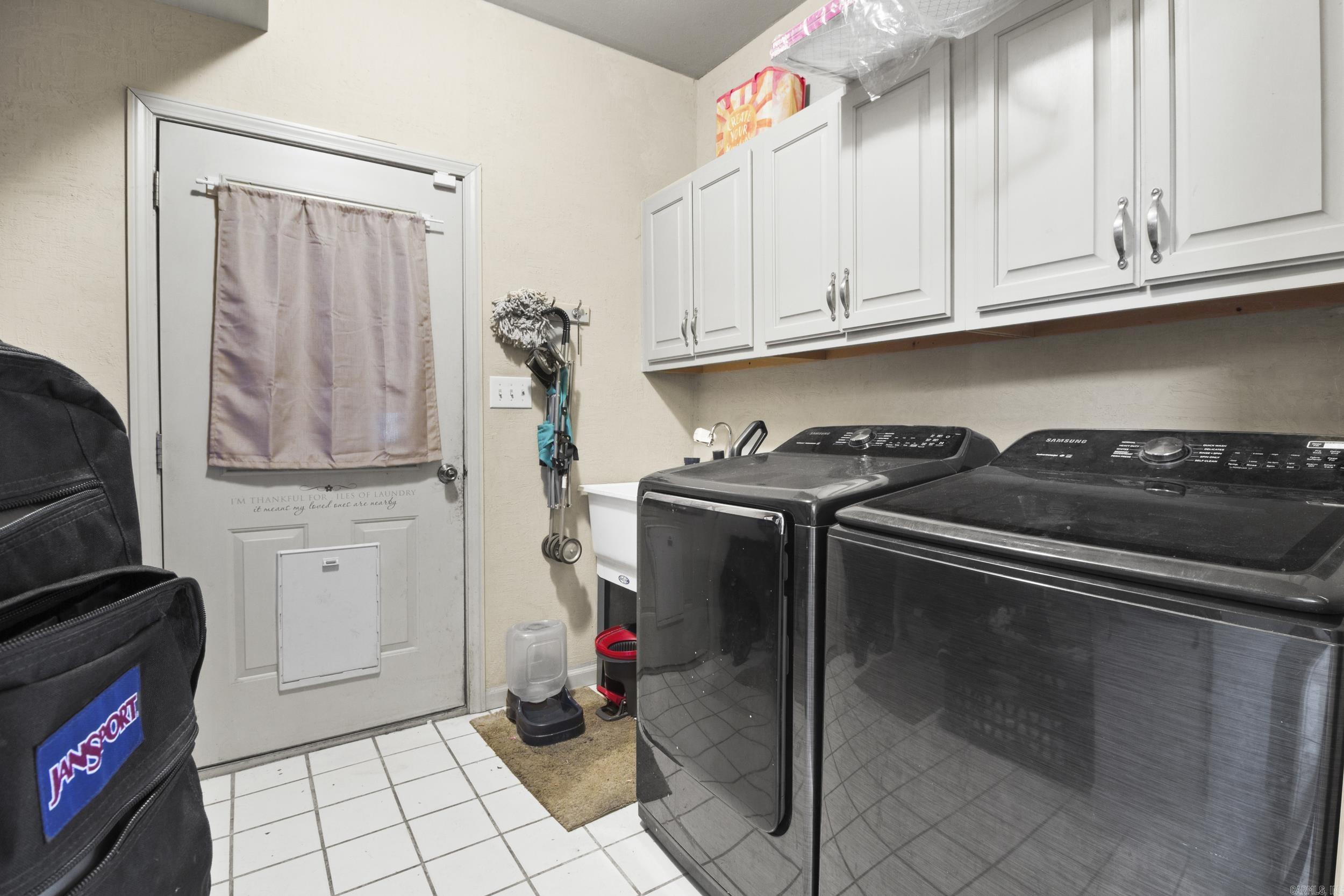 NORTH HILLS ESTATES - Residential