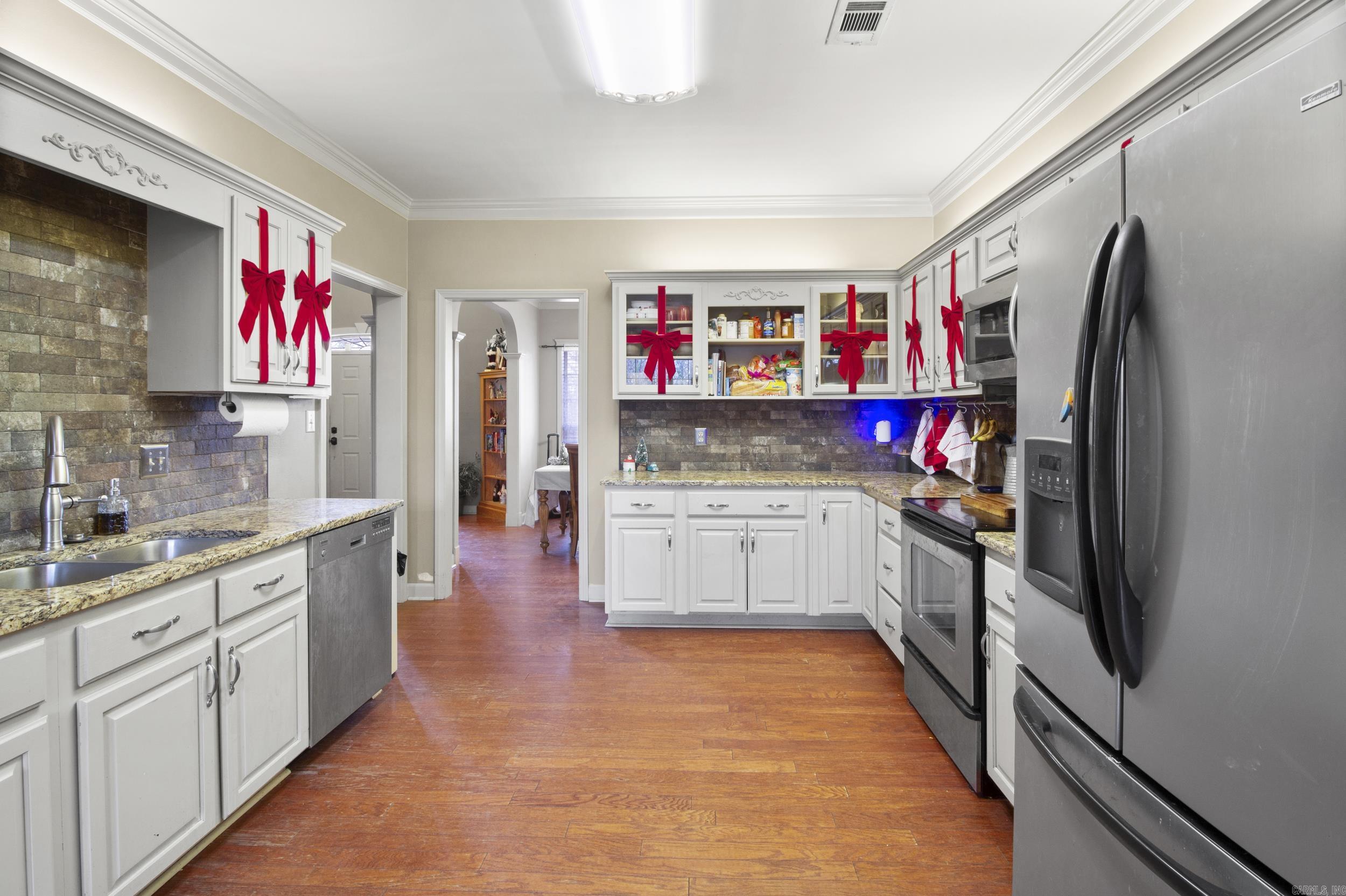 NORTH HILLS ESTATES - Residential