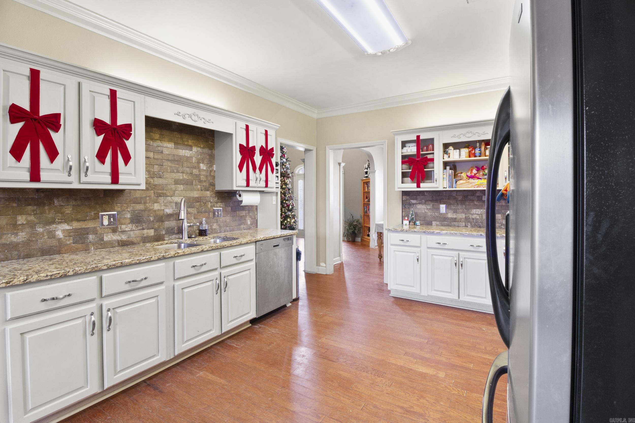 NORTH HILLS ESTATES - Residential