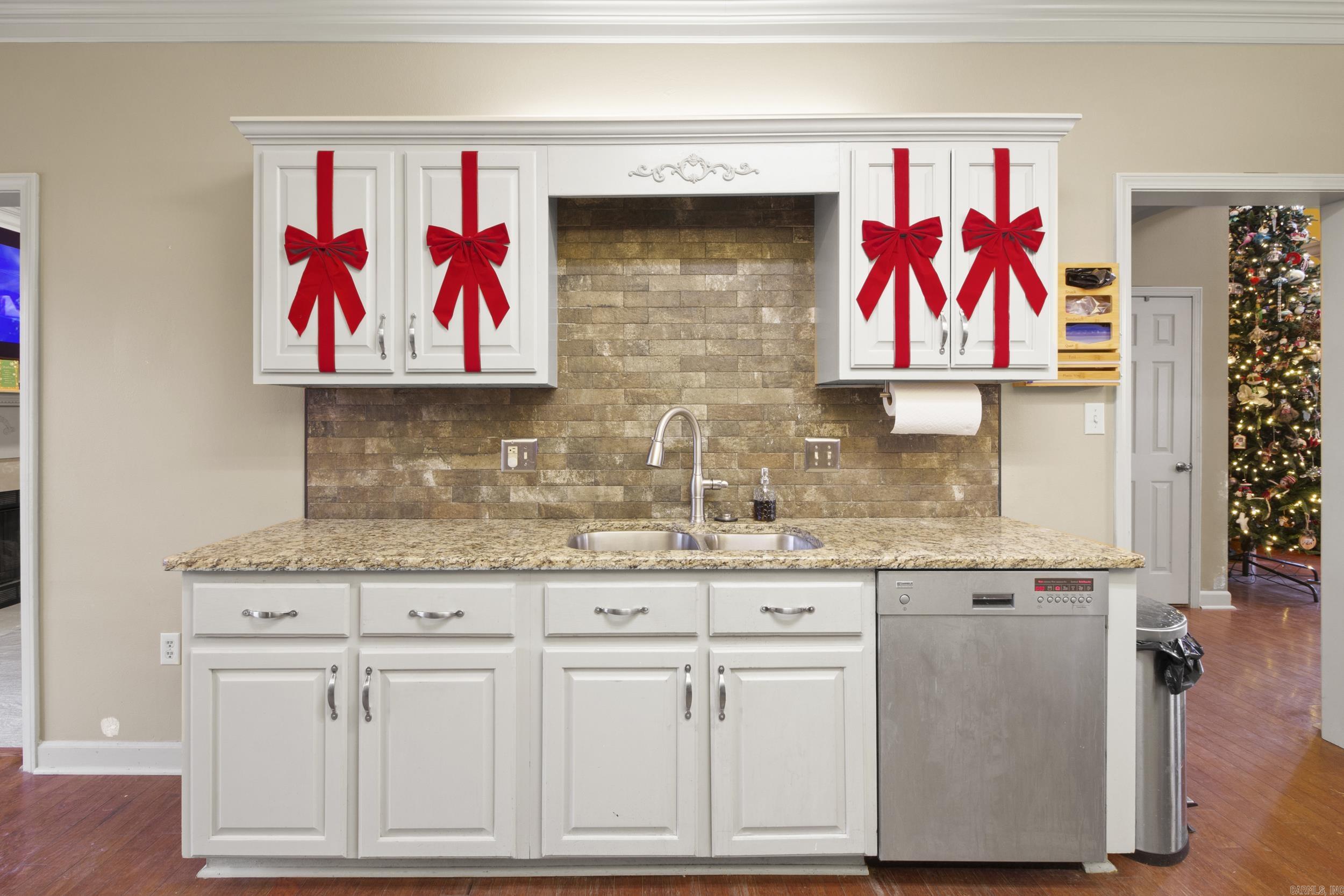 NORTH HILLS ESTATES - Residential