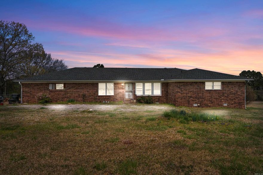 Welcome to this charming property that sits on 3.48 acres in the Lake Hamilton School District. This home offers 3 bedrooms, 2 bathrooms, and 2106 SF of spacious living. Ample natural light flows throughout. Host family and friends with excellent indoor and outdoor space. The storage building offers additional space for lawn equipment, hobbies and more. Enjoy the serenity of country living while staying close to area attractions, restaurants, and more. Come see why this beautiful property should be your next home.