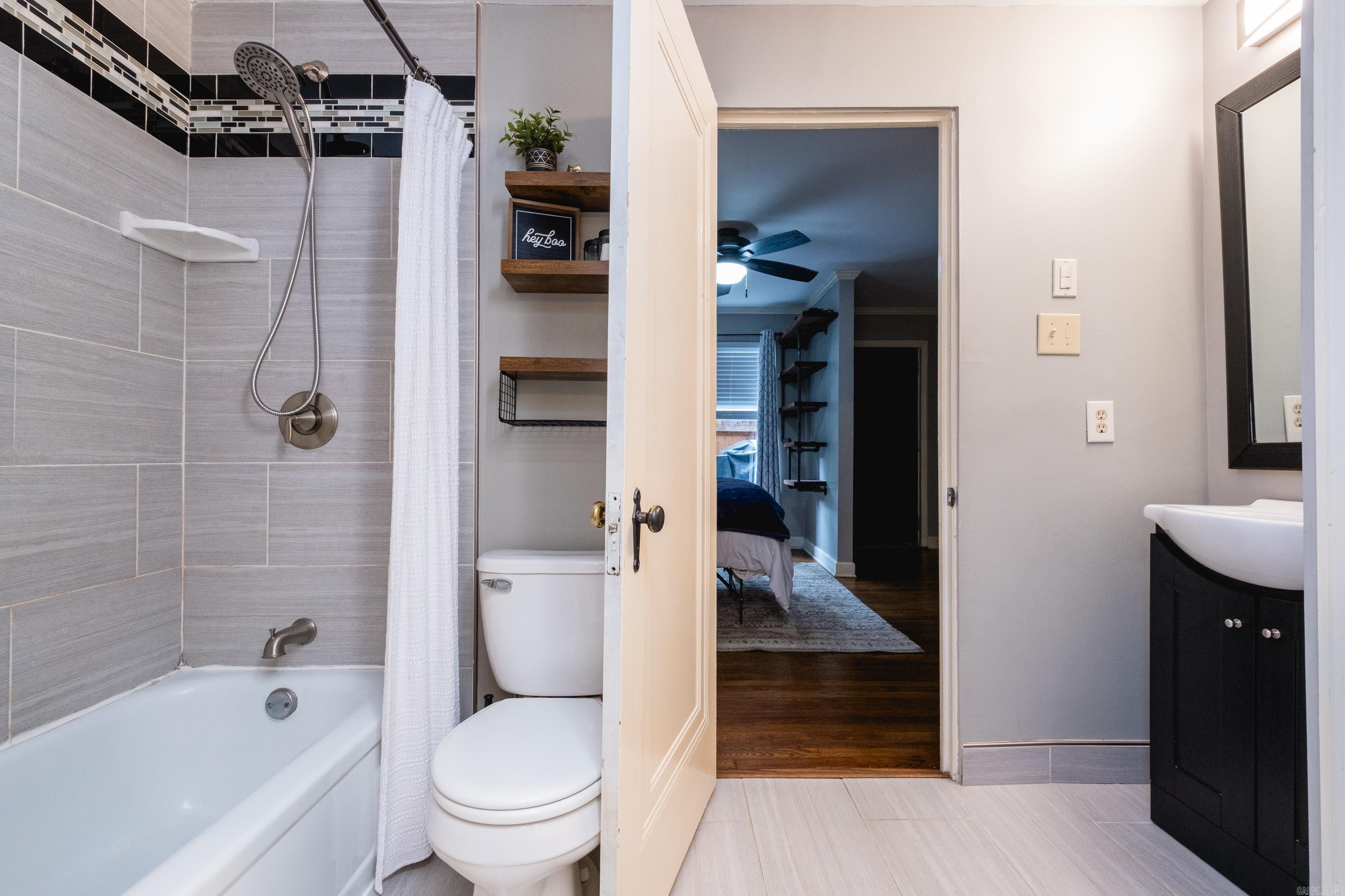 KAVANAUGH PLACE COND - Residential