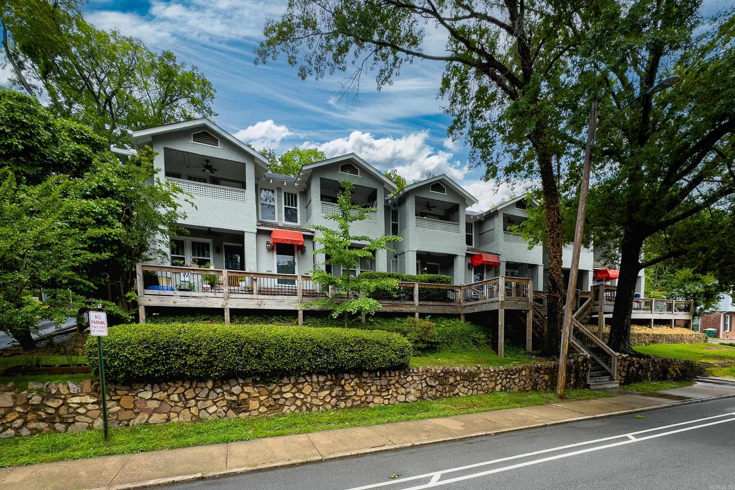 KAVANAUGH PLACE COND - Residential