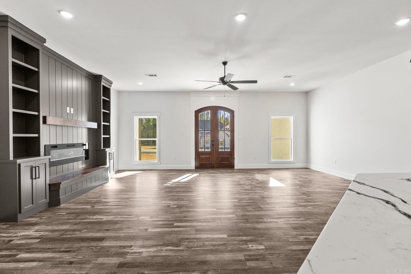 COYOTE RIDGE - Residential