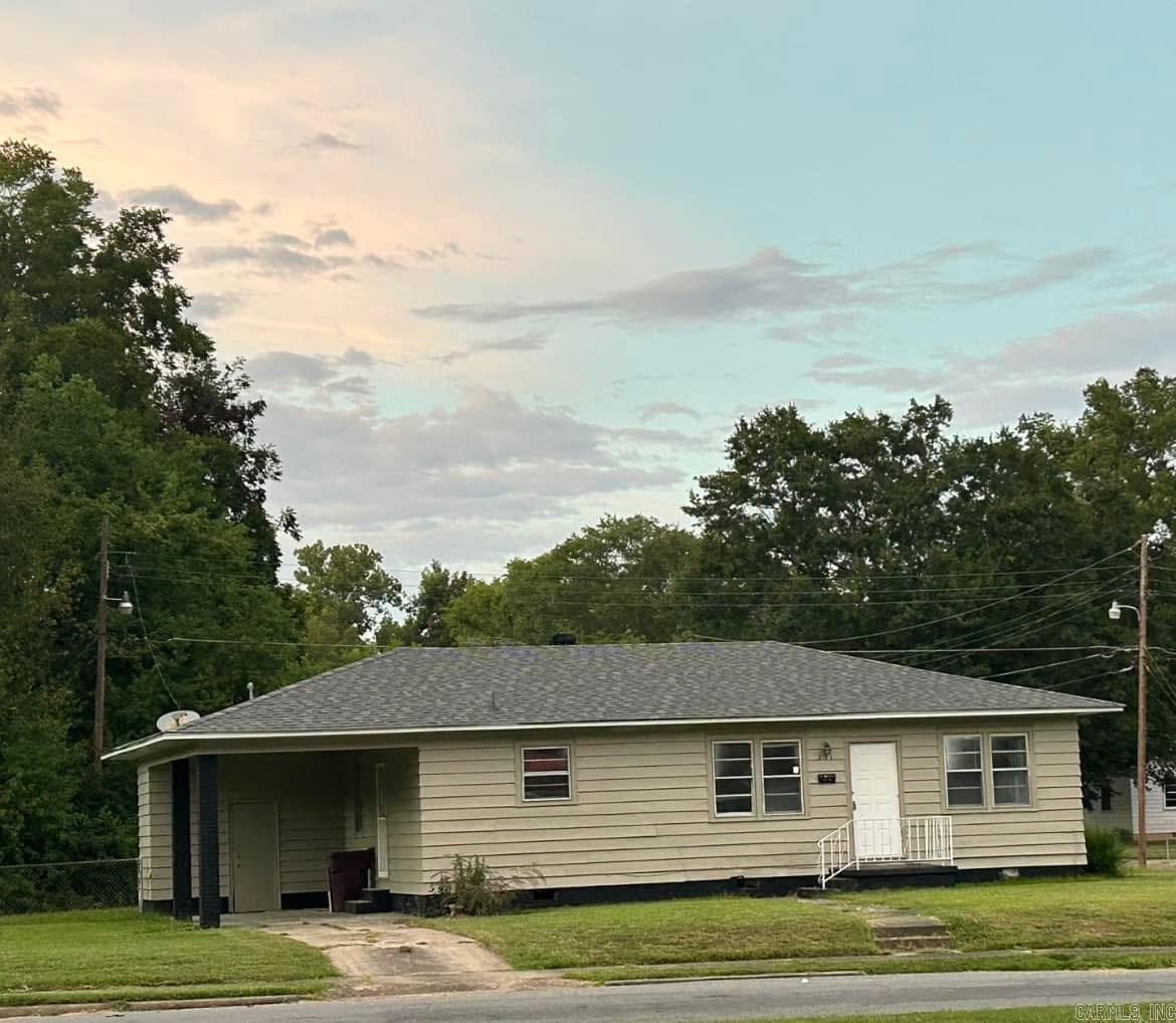 Renovated and affordable family home. Call today!