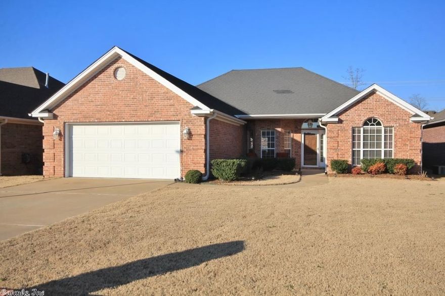 Immaculate, clean and cute! Great house w/ open floor plan, double trey ceilings in living room, kitchen w/ breakfast bar (fridge stays) and large eating area, master bedroom has tall ceilings and large bath w/ shower, jetted tub & 2 closets, guest bedrooms apart w/ a hall bath. Back patio with built-in grill and bar area makes for great entertaining - all on a level lot & quiet street.