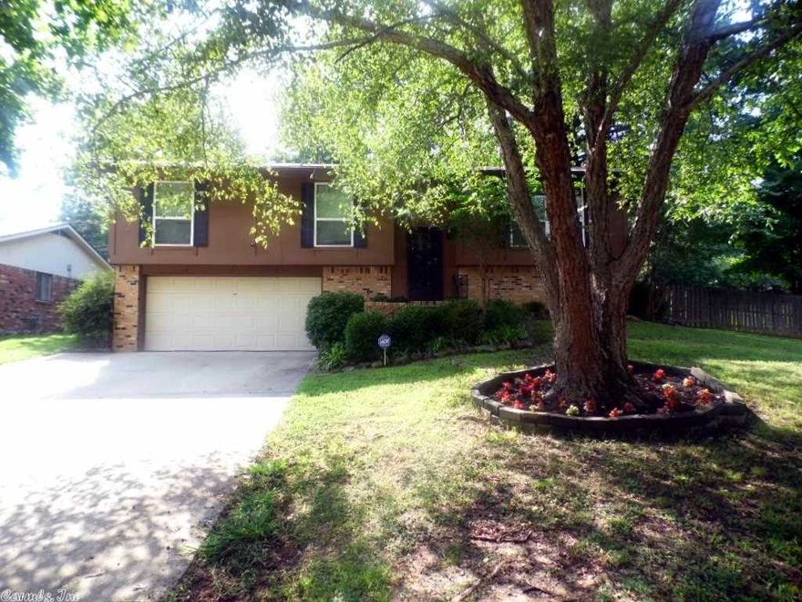 5 Bedroom 2.5 Baths in Jonesboro School District Move in ready!  It's almost impossible to find a 5 bedroom home in Jonesboro that's move in ready at this price!  3 bedrooms on one level and two bedrooms on the other level.  Large backyard with a concrete pad, for parking or could be used for many different things.  Call today for a private tour.