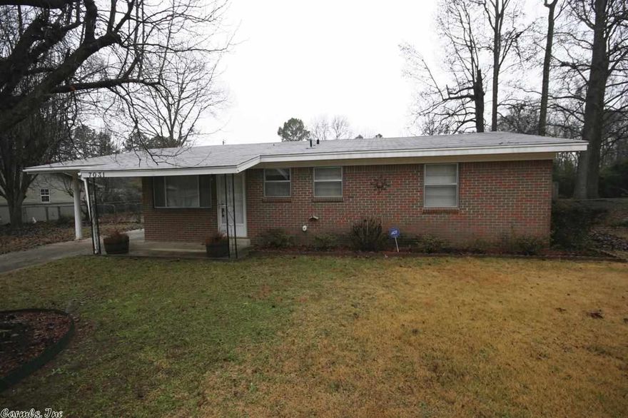 Nice 3BD 2BA Home that is priced for a quick sell, estate situation.  Home great for first time home buyer or investment.  Fully fenced backyard with storage building.  Good sized bedrooms with 2 full baths.  Home is well maintained.