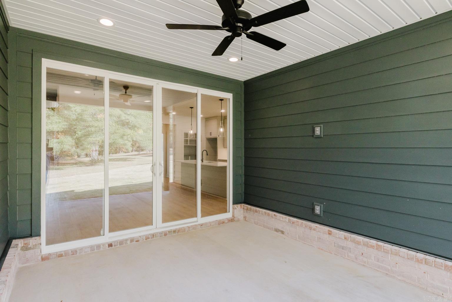 MIDTOWN BRYANT - Residential