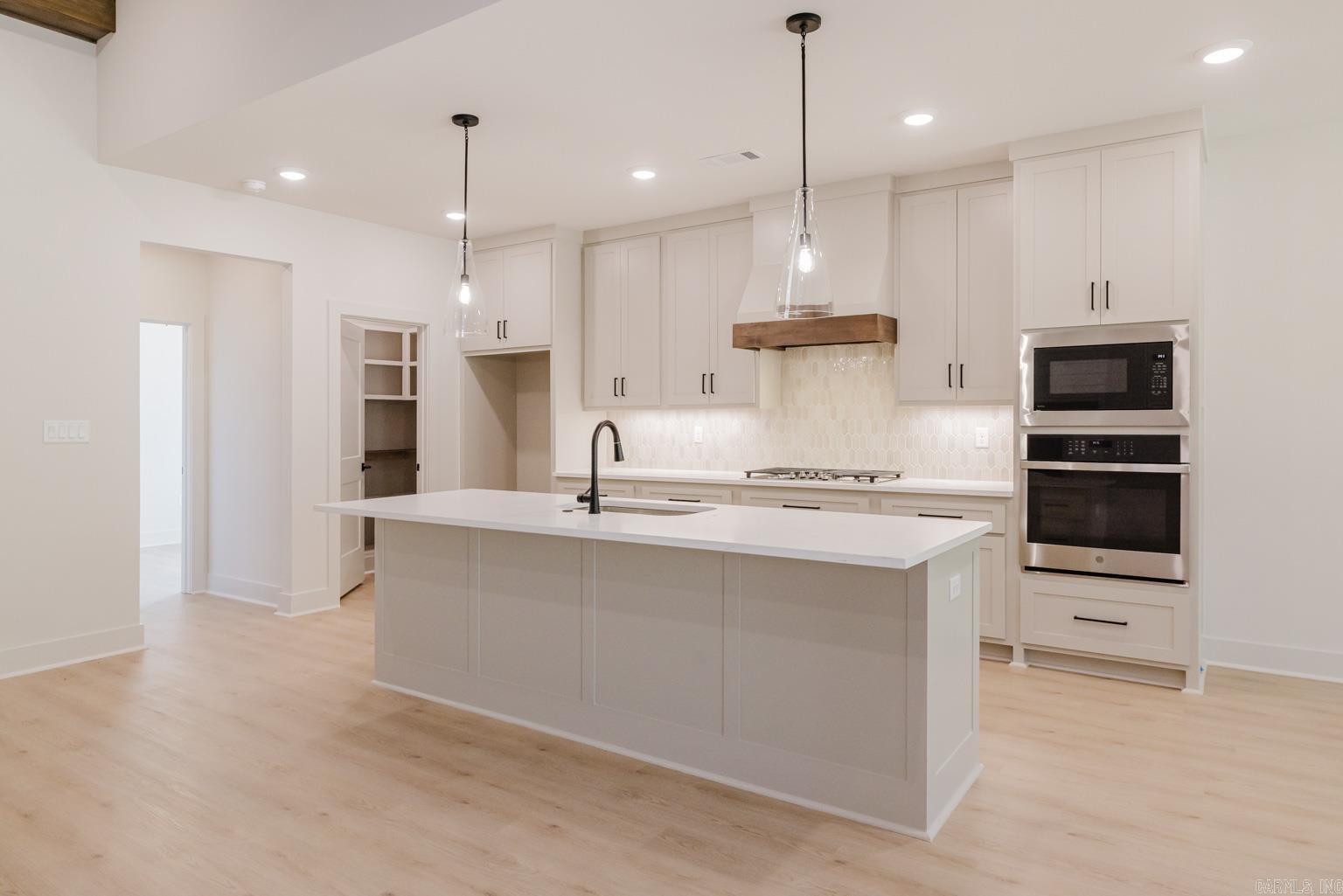 MIDTOWN BRYANT - Residential