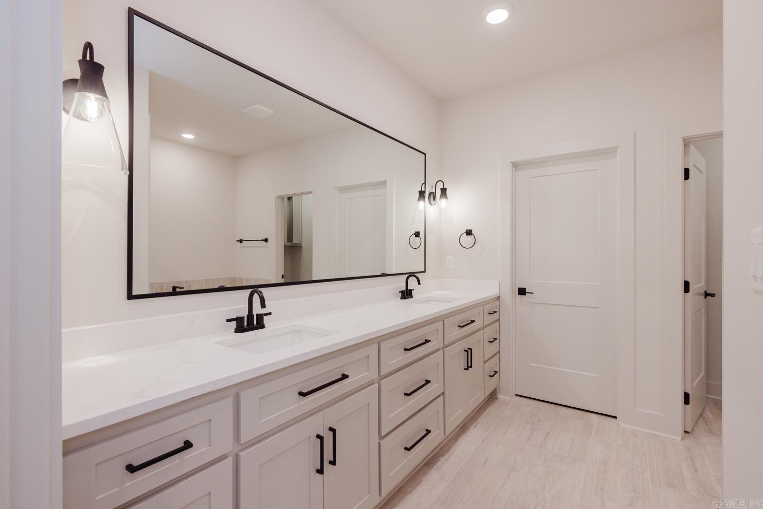 MIDTOWN BRYANT - Residential