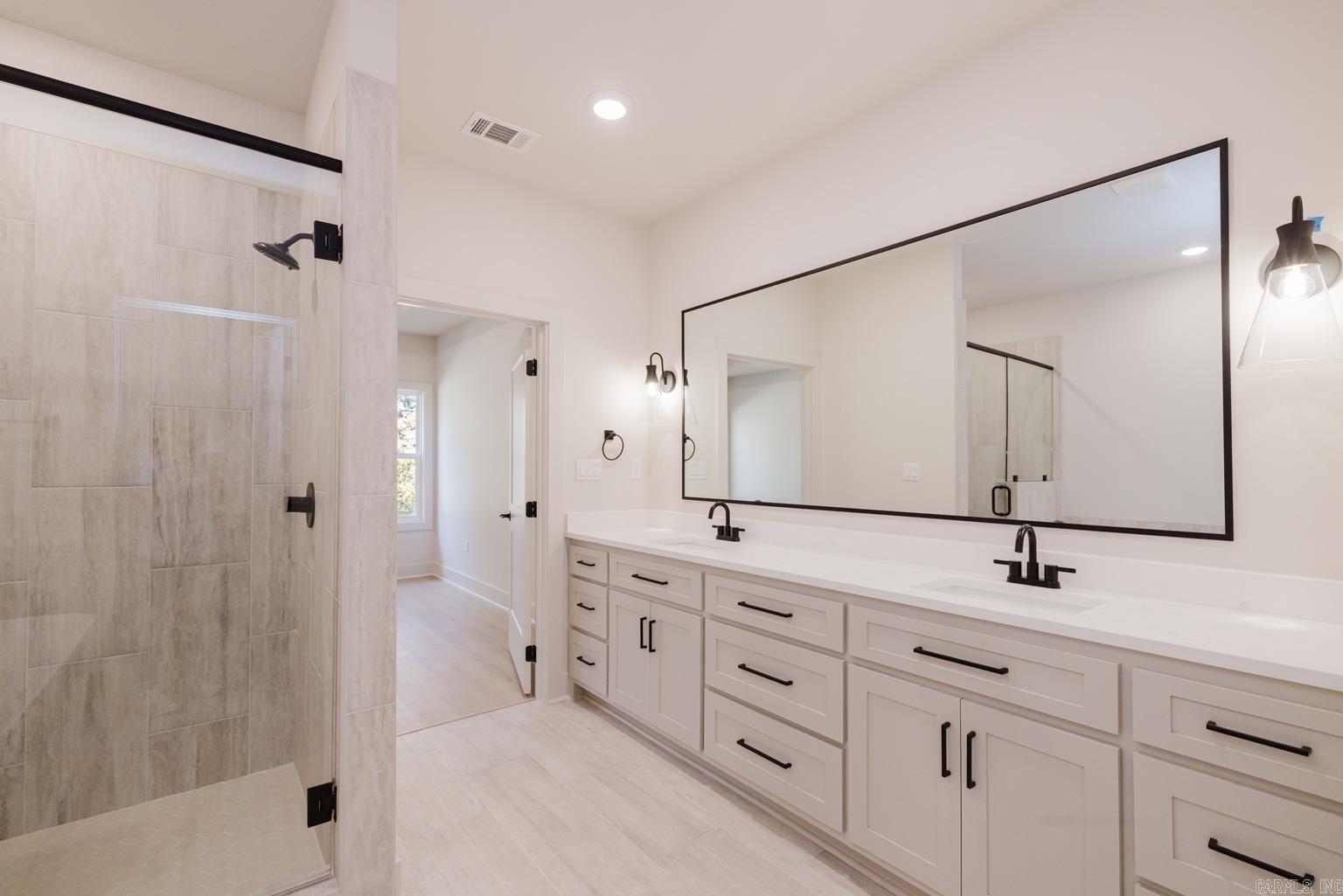 MIDTOWN BRYANT - Residential