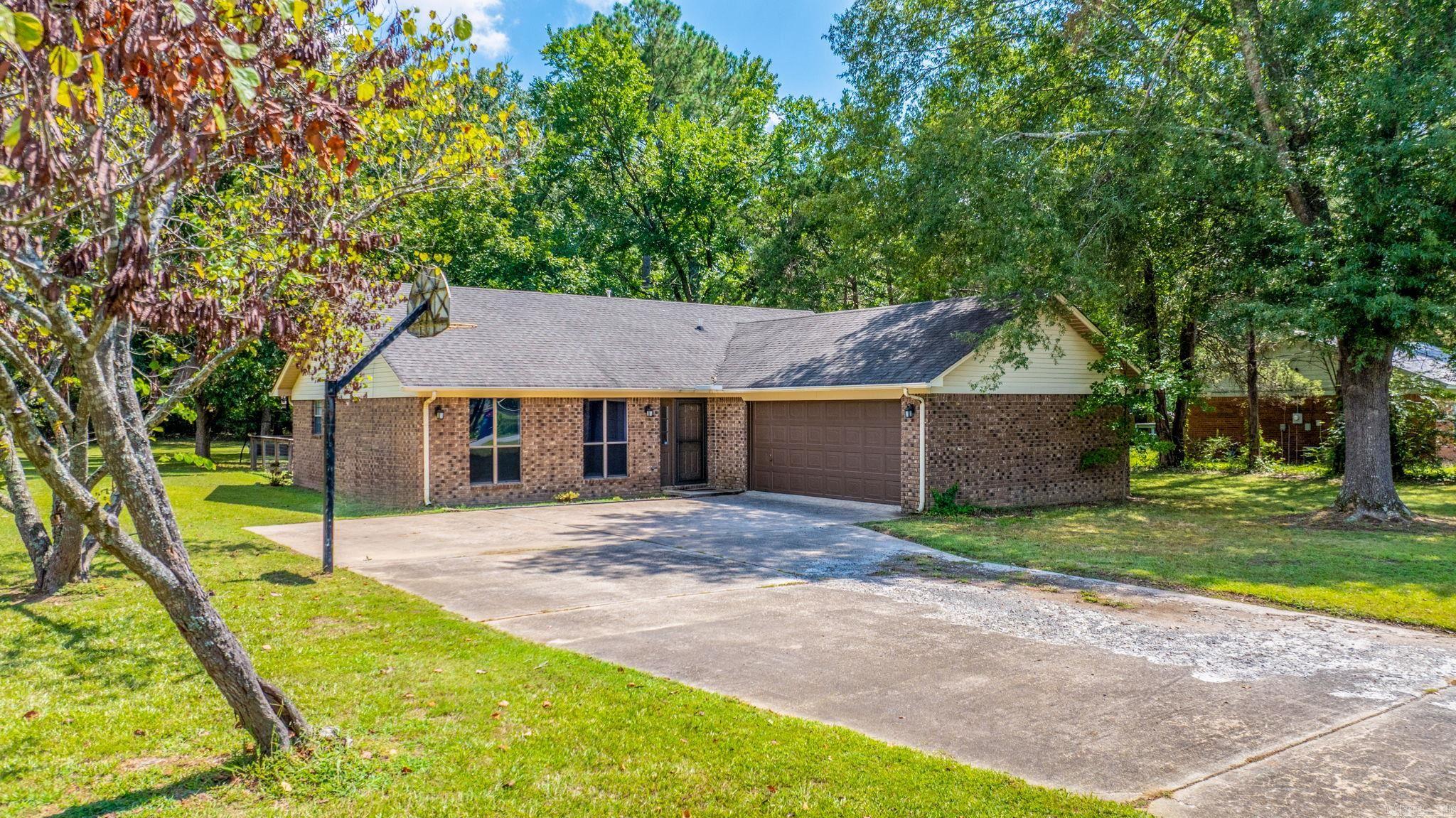 Very cute well maintained home in an established suvision in West Conway. Home has new paint and carpeting and is on a huge lot (.74) 3 bedrooms and 2 baths. Home is close to schools and shopping. This home is a must see