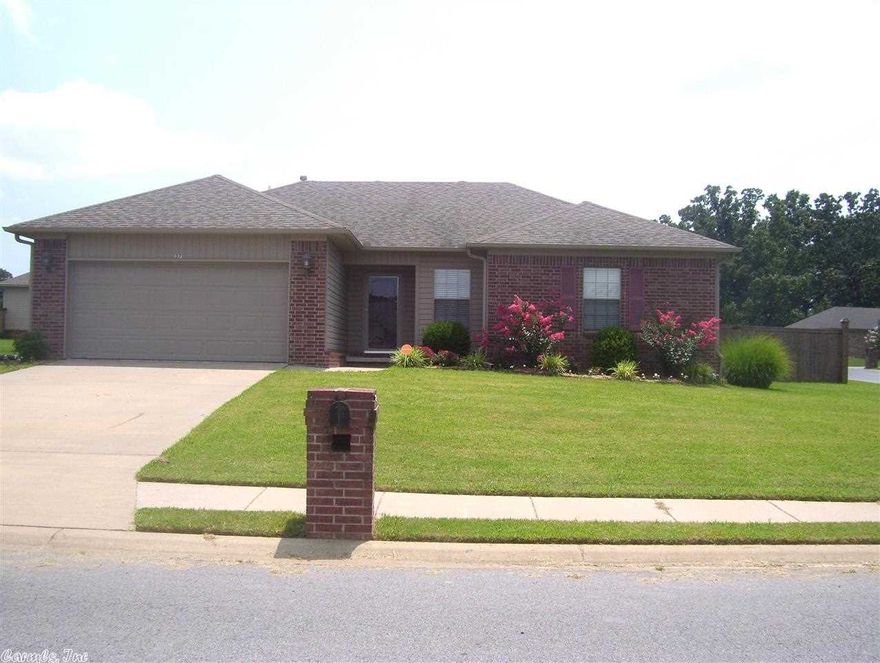 Neat single level home on a large level corner lot in Cabot School District. This home features a 3 bedrooms, open floor plan with a large bright kitchen and eating area. Master bedroom has a large master bath with 2 walk in closets, jetted tub and walk in shower. 2 other bedrooms are nice size. Patio overlooks a backyard that is fully fenced.