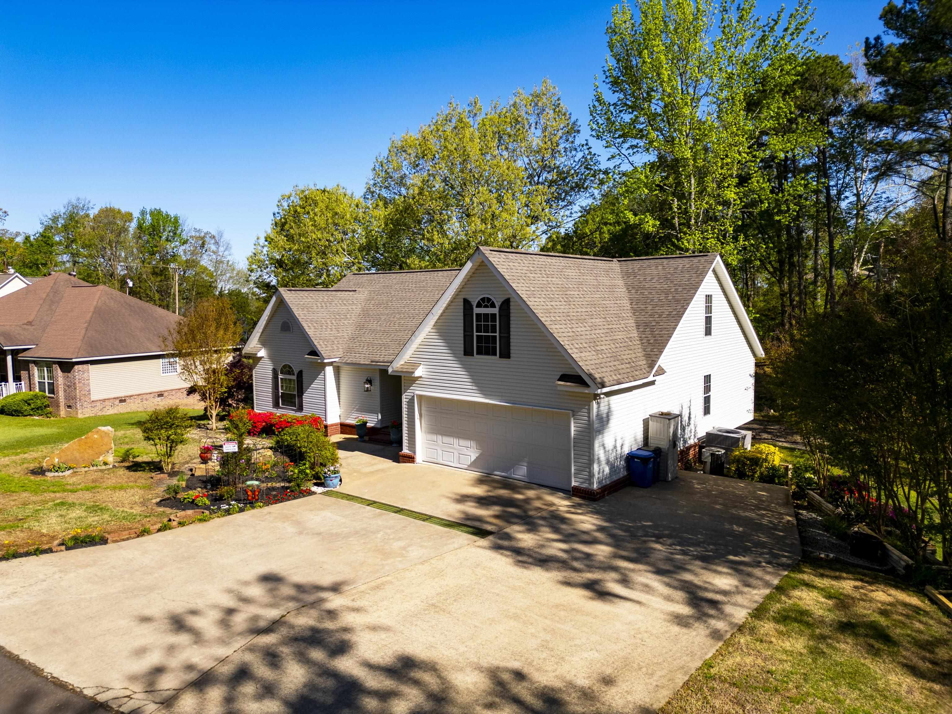 NAPLE HEIGHTS - LAKE - Residential
