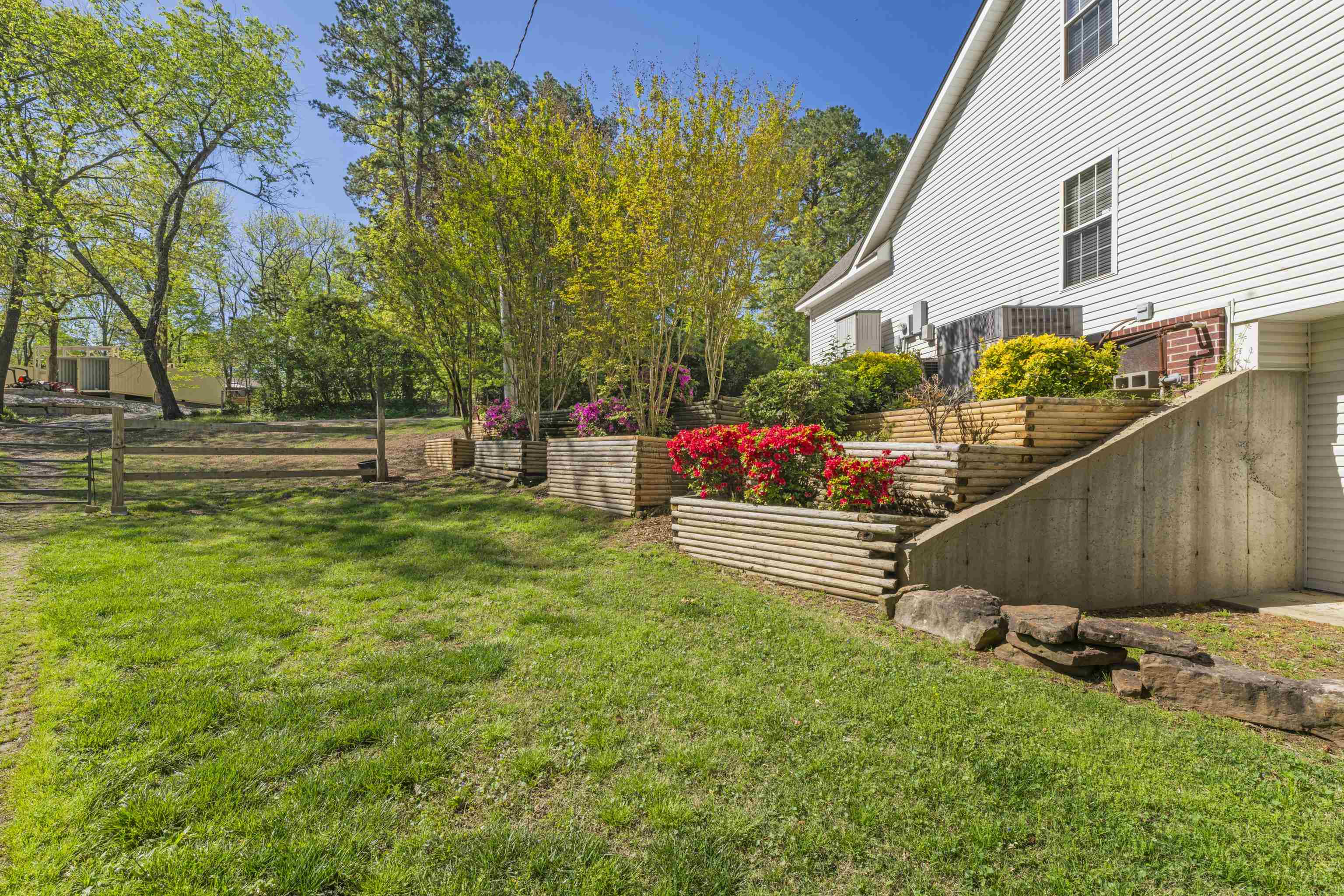 NAPLE HEIGHTS - LAKE - Residential