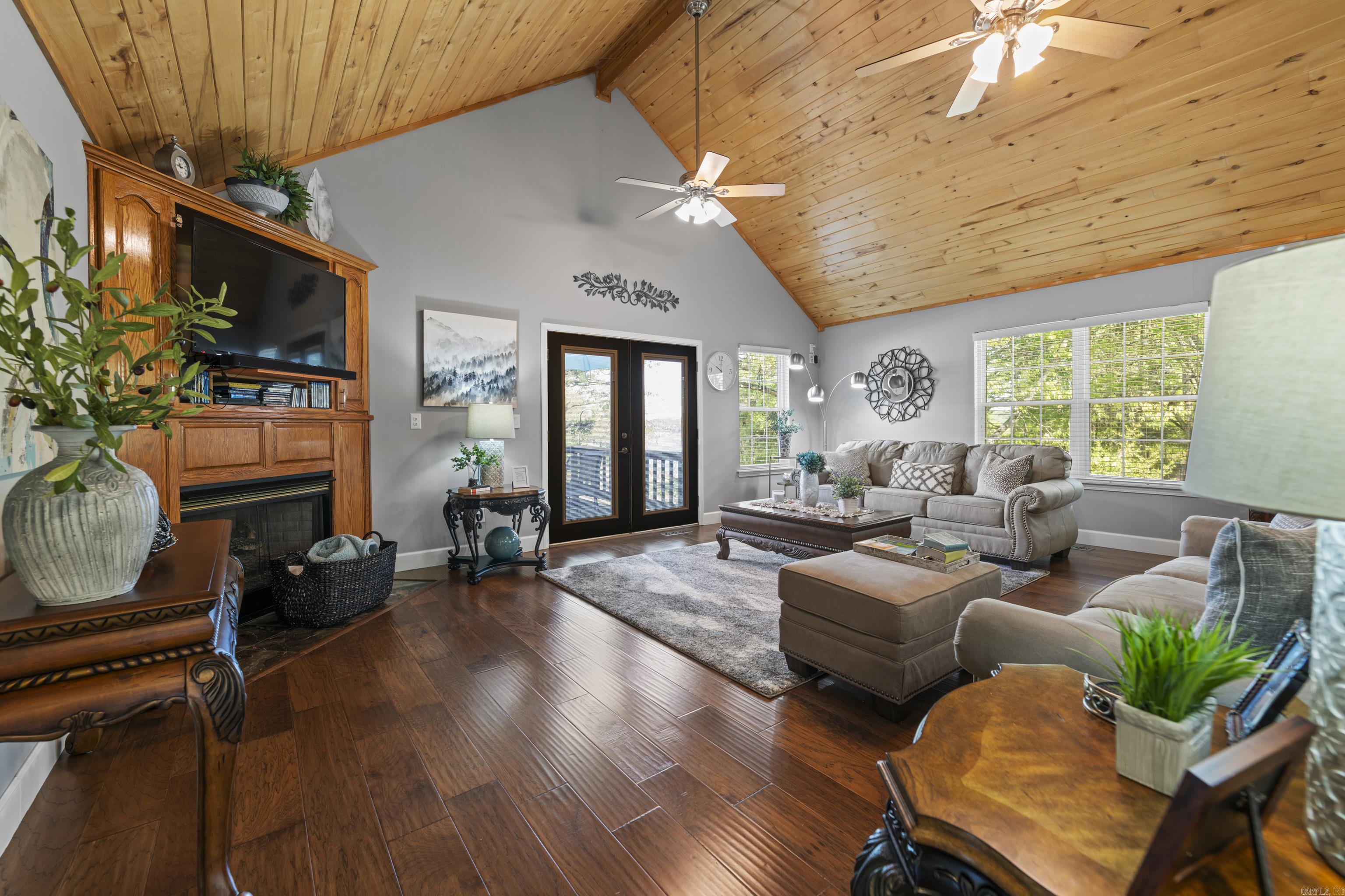 NAPLE HEIGHTS - LAKE - Residential