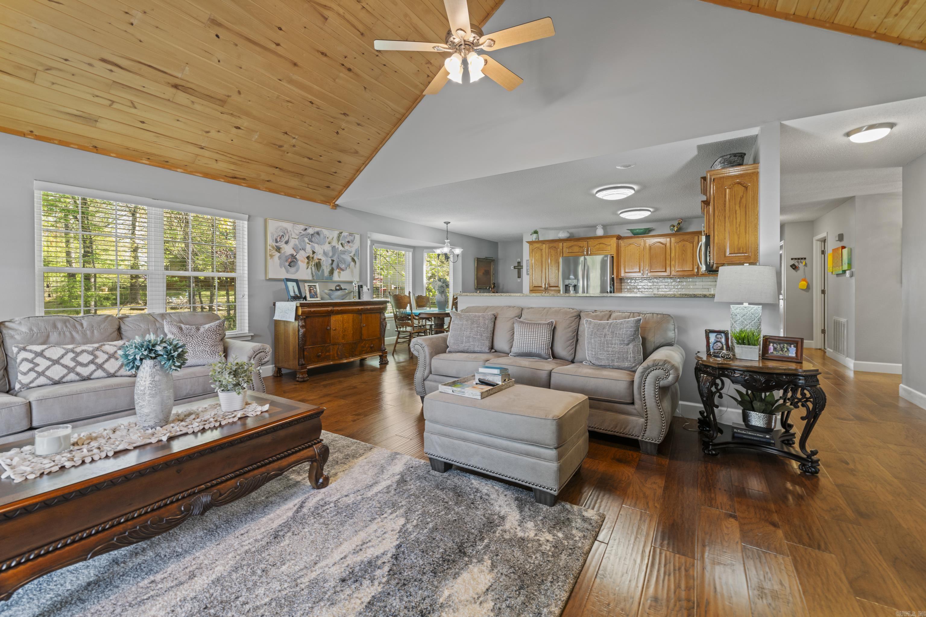 NAPLE HEIGHTS - LAKE - Residential