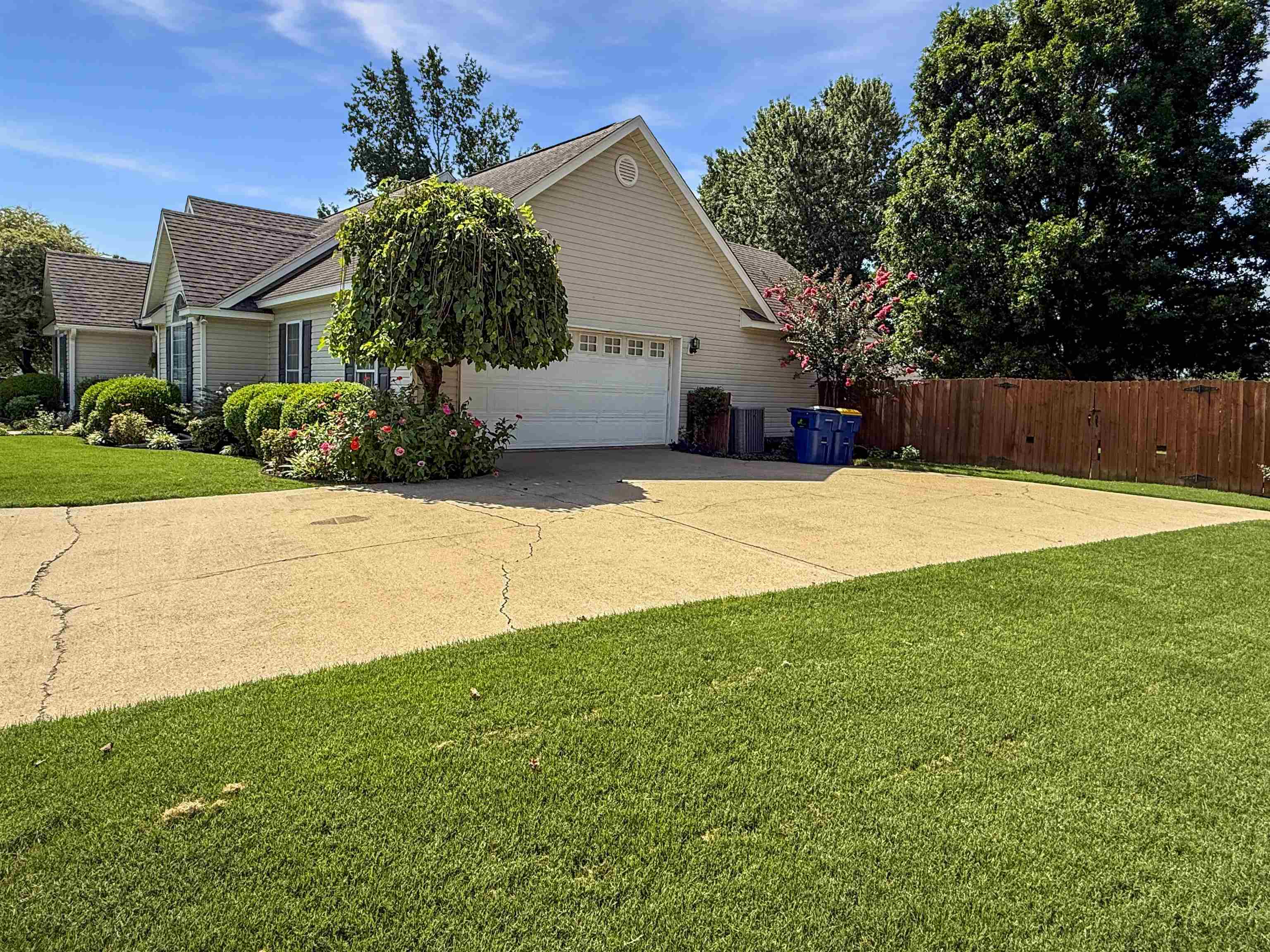 COUNTRY VILLAGE ESTATES - Residential