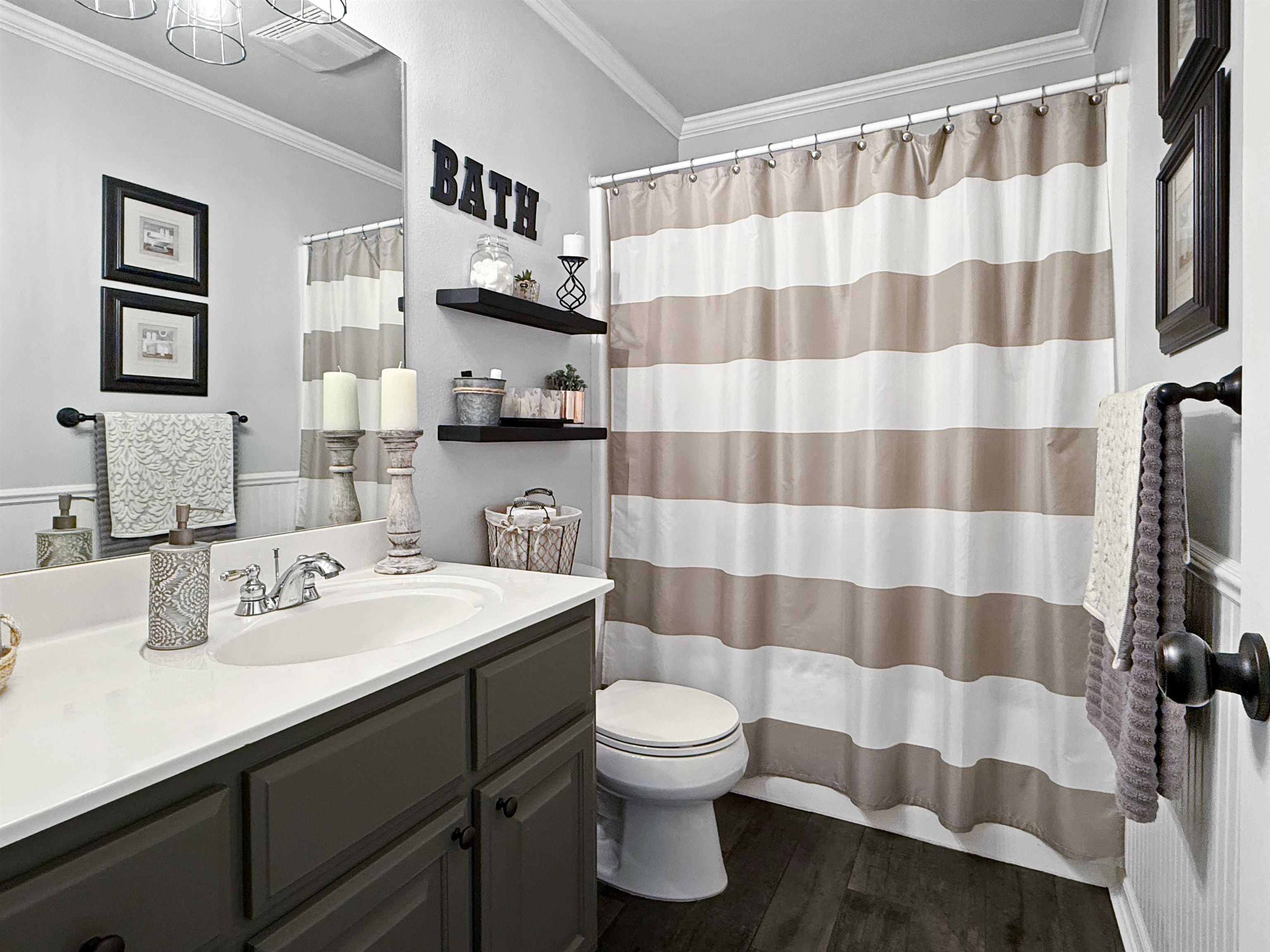 COUNTRY VILLAGE ESTATES - Residential