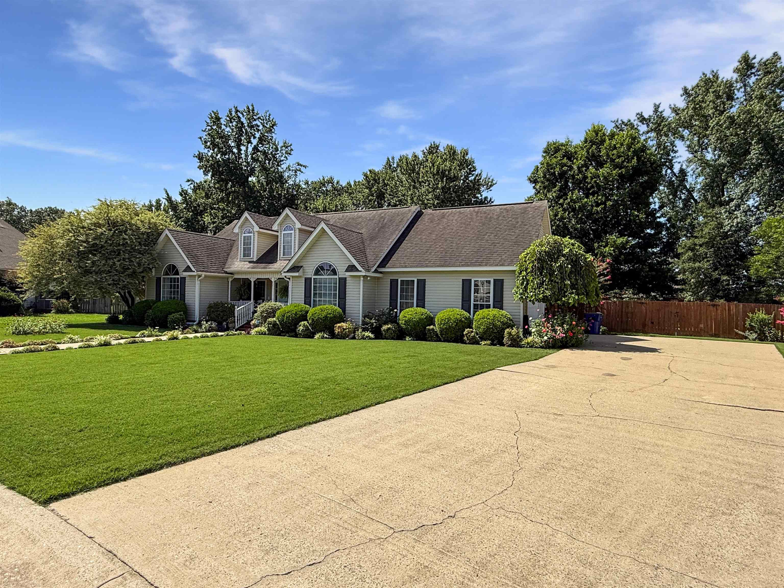 COUNTRY VILLAGE ESTATES - Residential