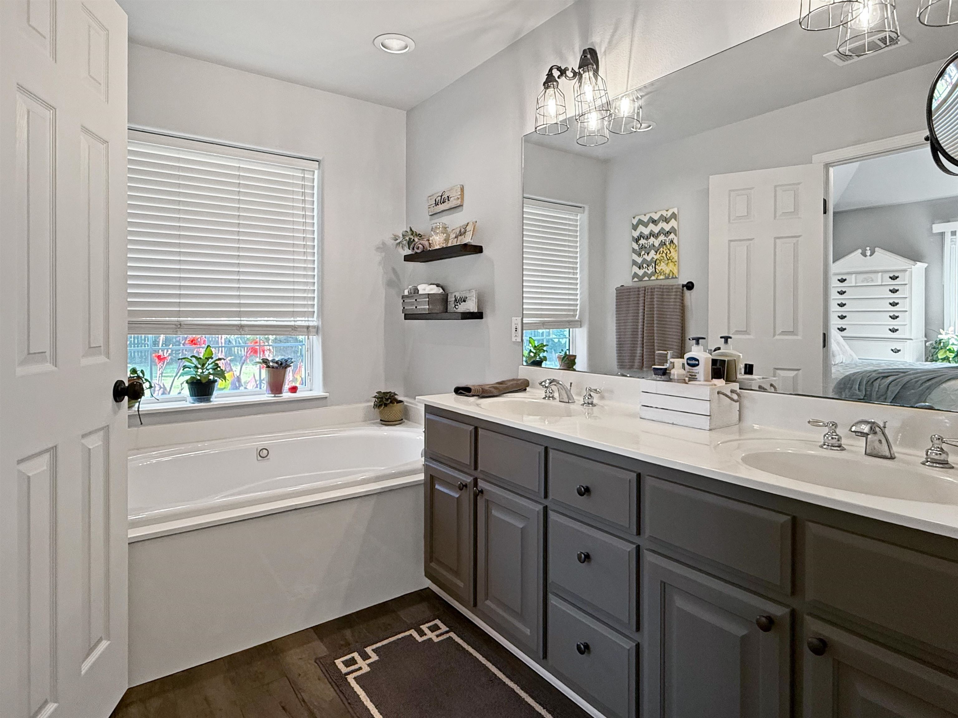 COUNTRY VILLAGE ESTATES - Residential