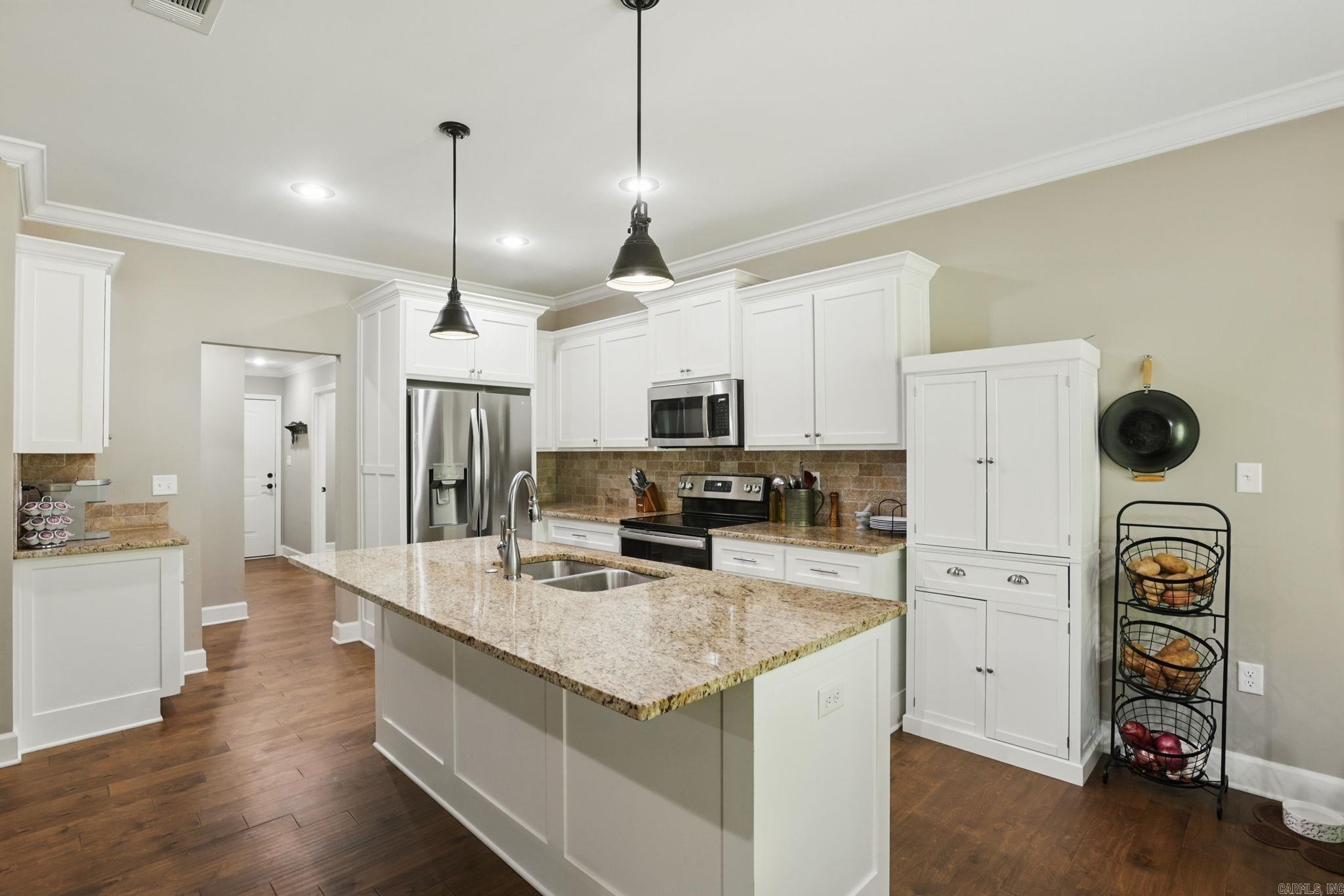 PINEWOOD ESTATES - Residential