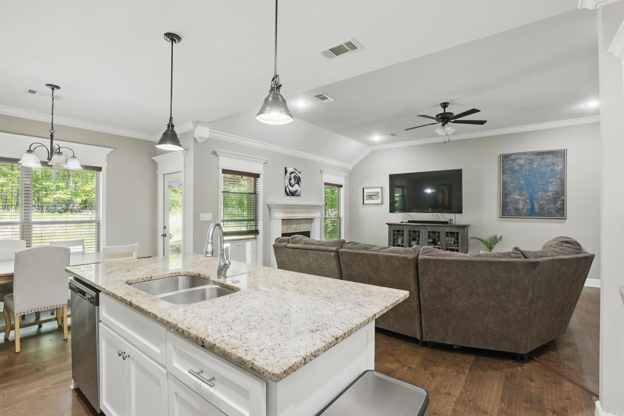 PINEWOOD ESTATES - Residential