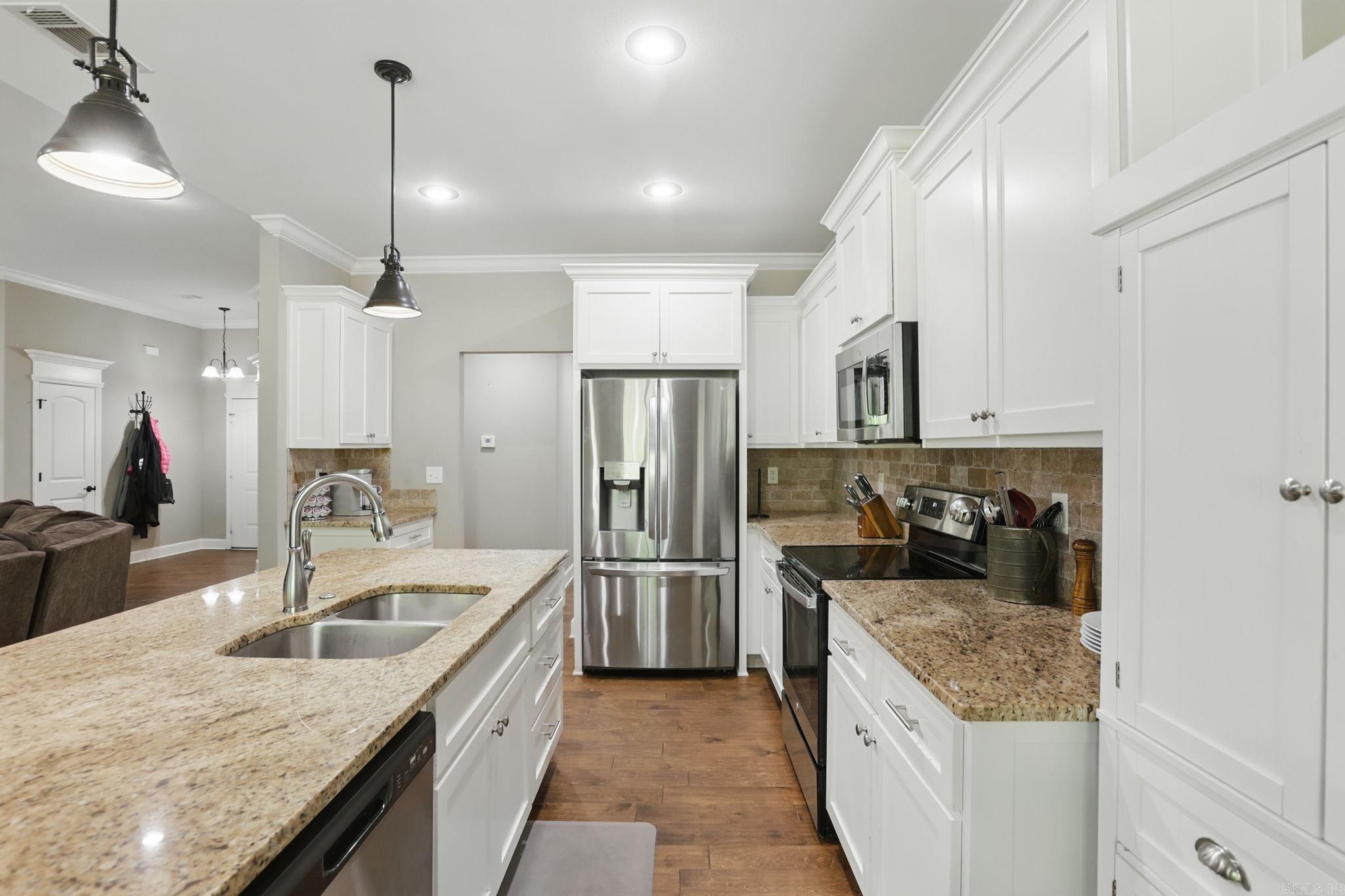 PINEWOOD ESTATES - Residential