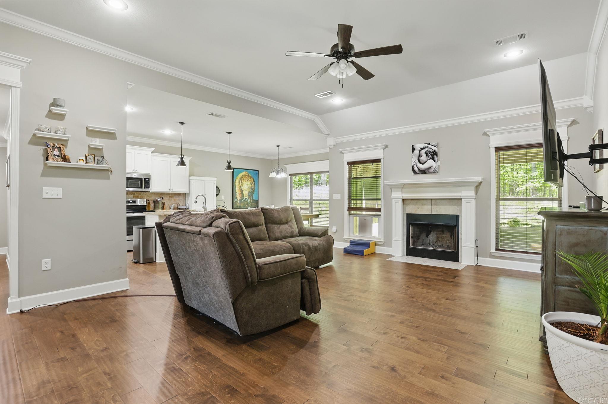 PINEWOOD ESTATES - Residential