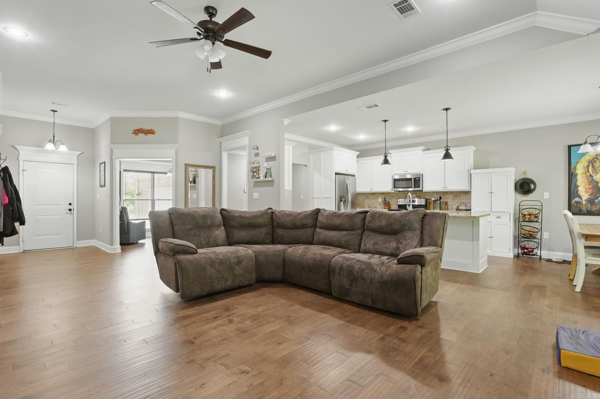 PINEWOOD ESTATES - Residential
