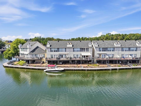 Photo of 227 Bayshore Cove Cv, Hot Springs, AR 71901 (MLS # 26042595)