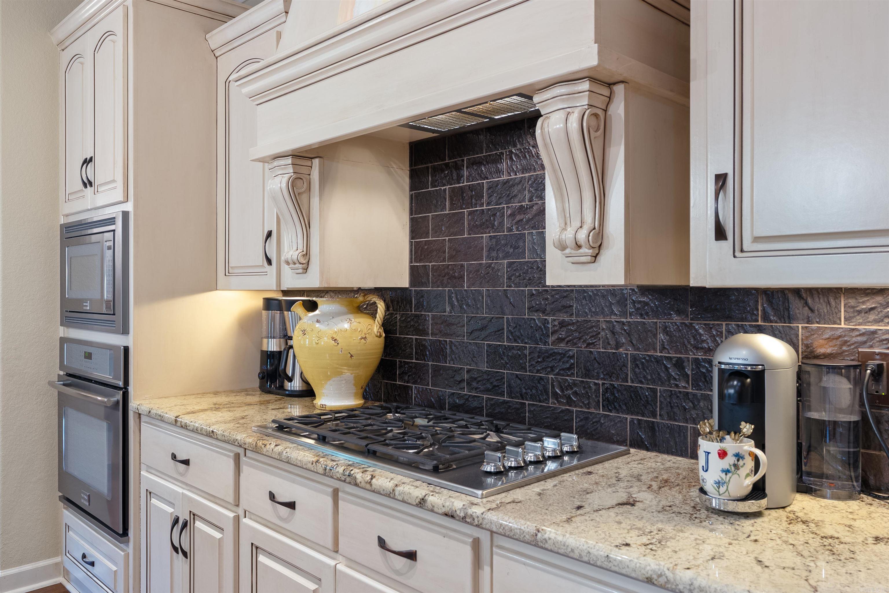 CHENAL VALLEY "MIRAMAR PLACE" - Residential