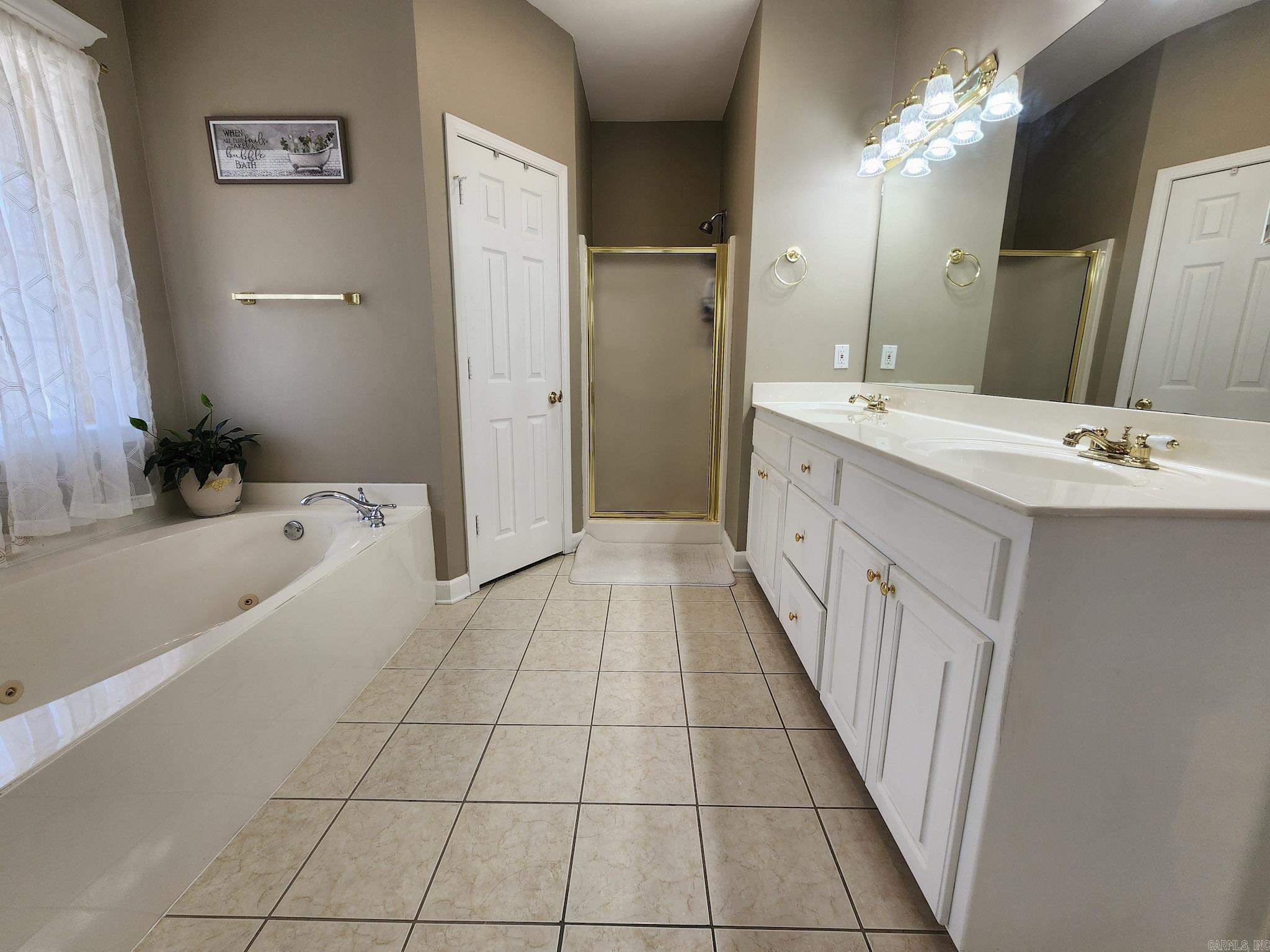 MYSTERY WOODS - Residential