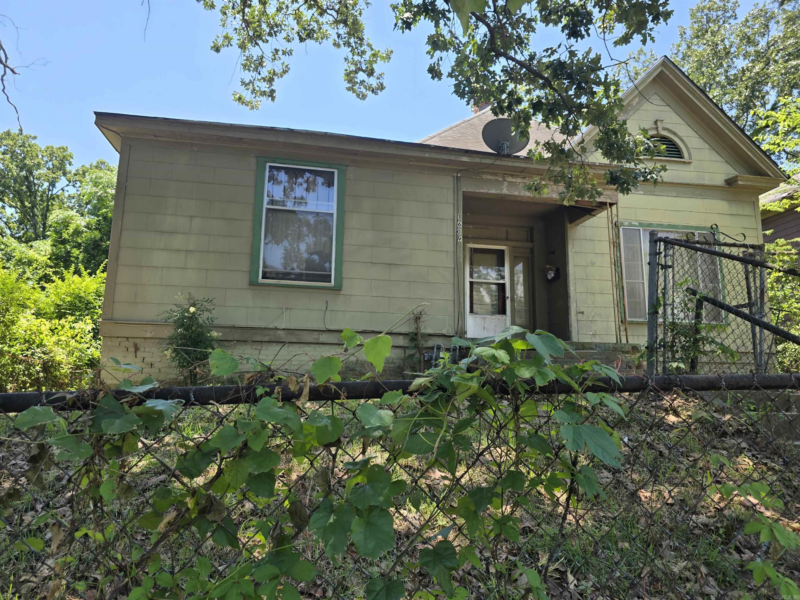 Investor Special! Downtown Location near Hospital & College! Donāt miss this opportunity to own a property in the heart of downtown Little Rockājust minutes from Arkansas Childrenās Hospital and Arkansas Baptist College. This conveniently located home is ideal for a rental property, Airbnb, or flip project with close proximity to the bus line and walkable access to key destinations. Surprise, the interior in workable condition with some charming original features still intact. This is a full rehab project that can turn your vision into value. Priced to sell and needs work! Utilities currently off; bring a flashlight for showings and unlock the potential of this downtown fixer-upper! SEE REALTOR REMARKS!