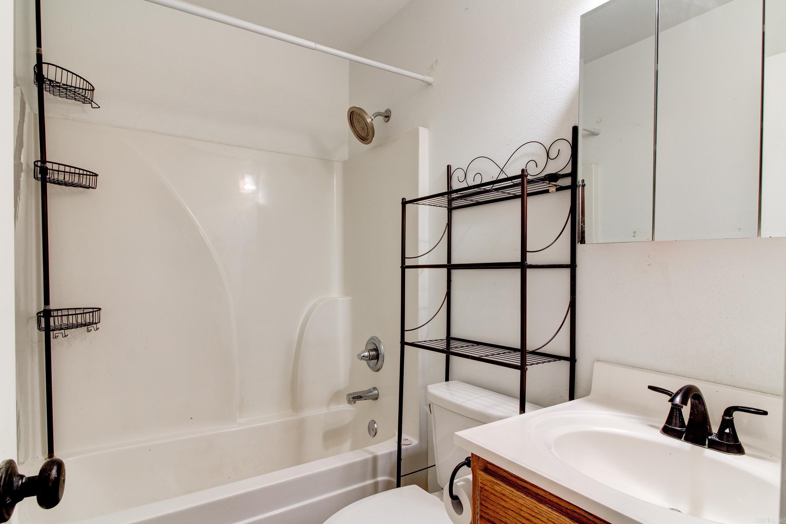 HENDERSONS ADDN - Residential Lease