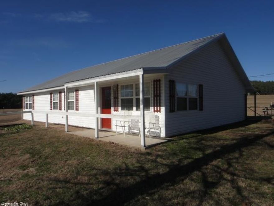 Great opportunity to own a duplex and live on one side and rent the other, or rent both. Each unit as 750 sq ft, 2 BR/1BA and fully furnished. Vaulted ceilings in living rooms. Each entry has it's own front and back porch. Owner will consider financing. Minutes from Little Red River access and Greers Ferry Lake. Great weekend getaway, or weekend rentals. Deed restrictions. Mineral rights to not convey.