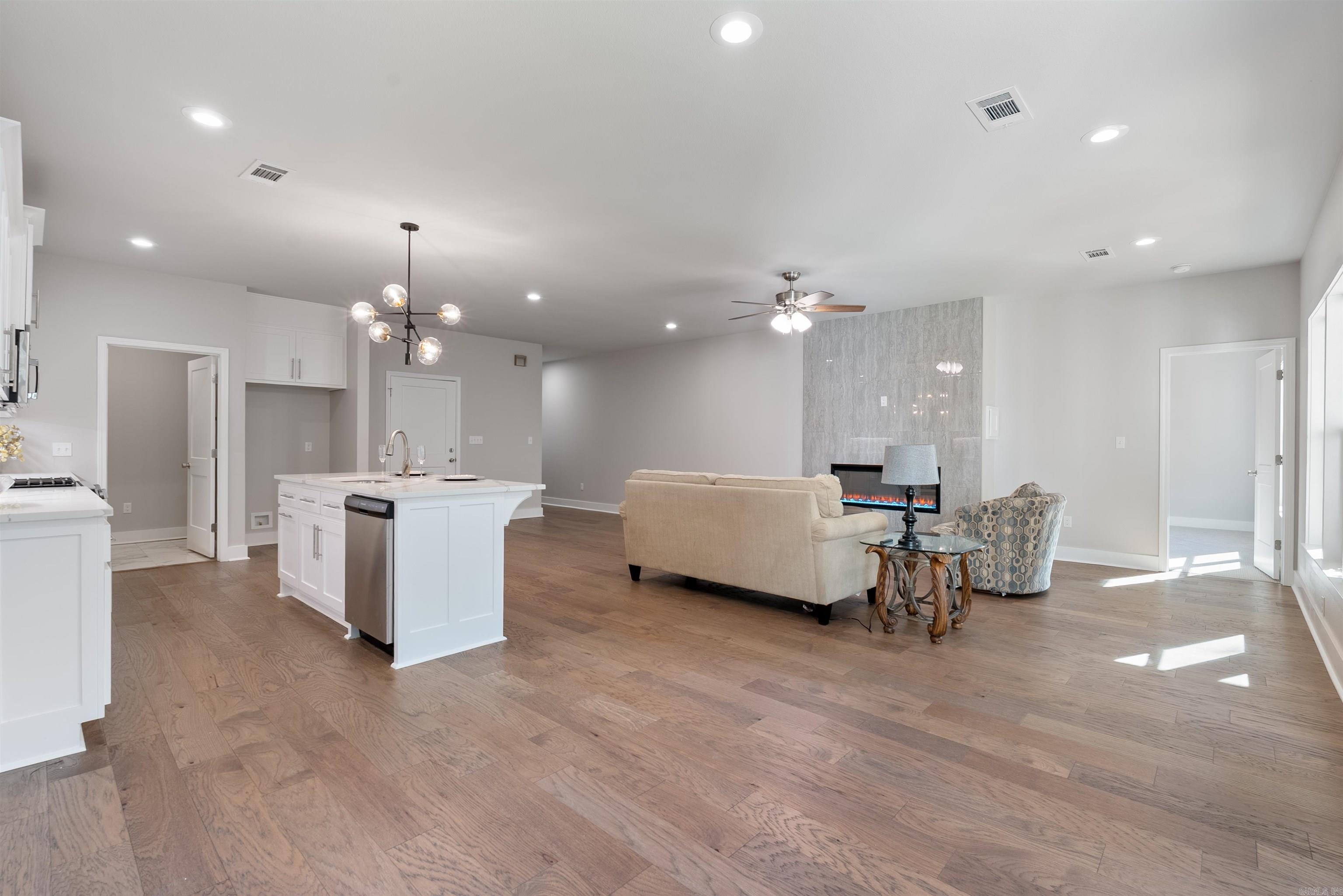 GIBRALTER HGTS - Residential