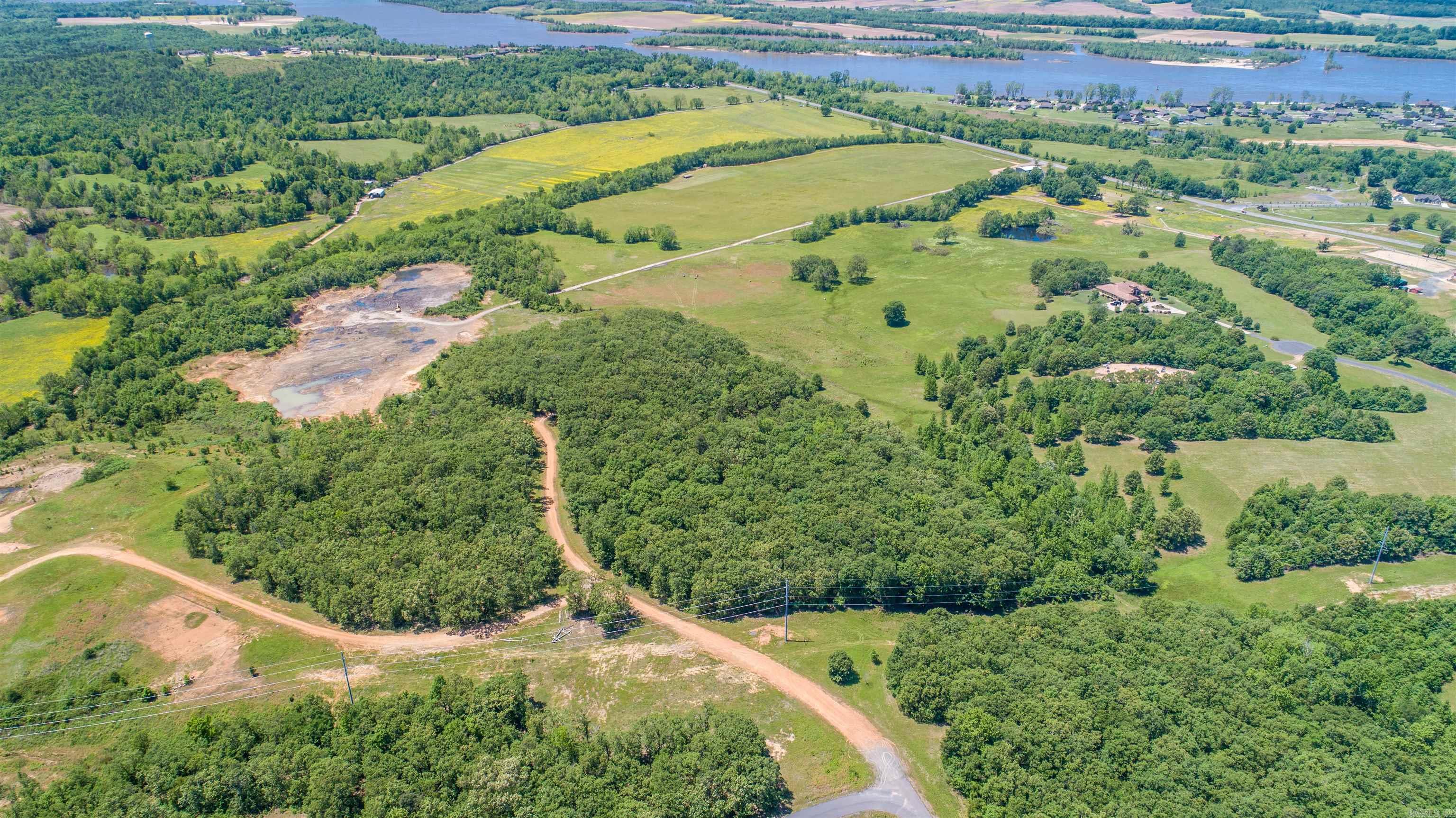 This beautiful lot is located in the a very private setting behind the gates of Stone Hill Ranch.