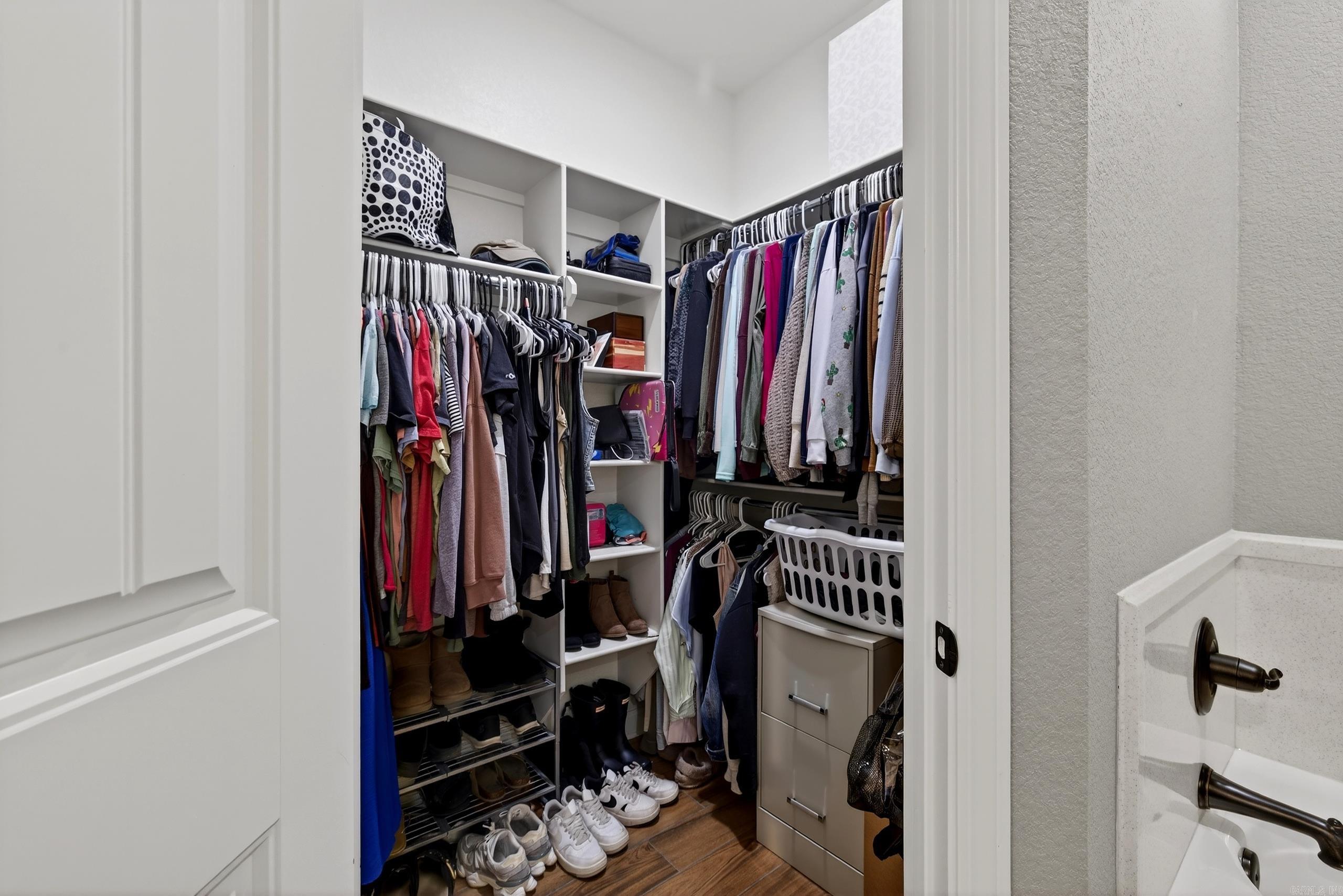 SHADOW CREEK - Residential