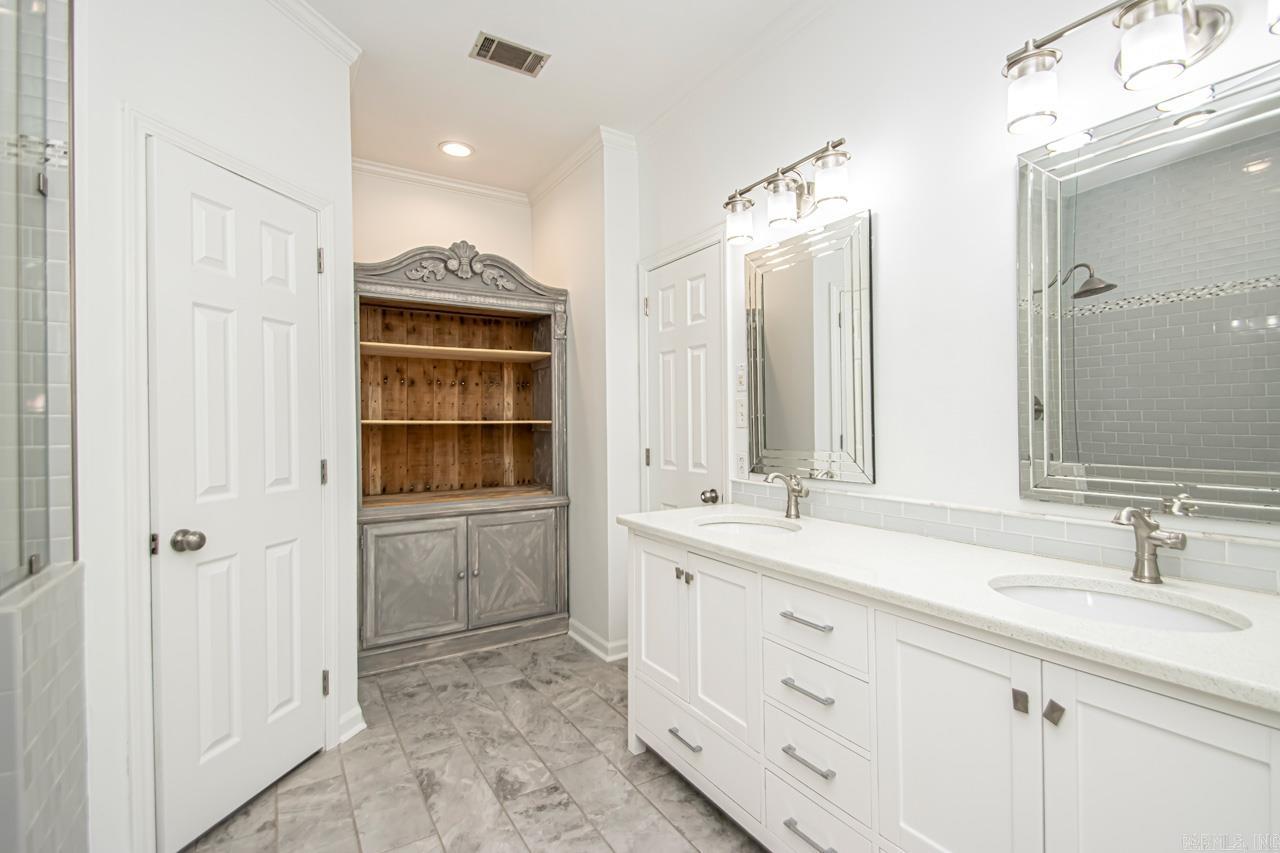 COUNTRY CLUB OF ARK THE - Residential