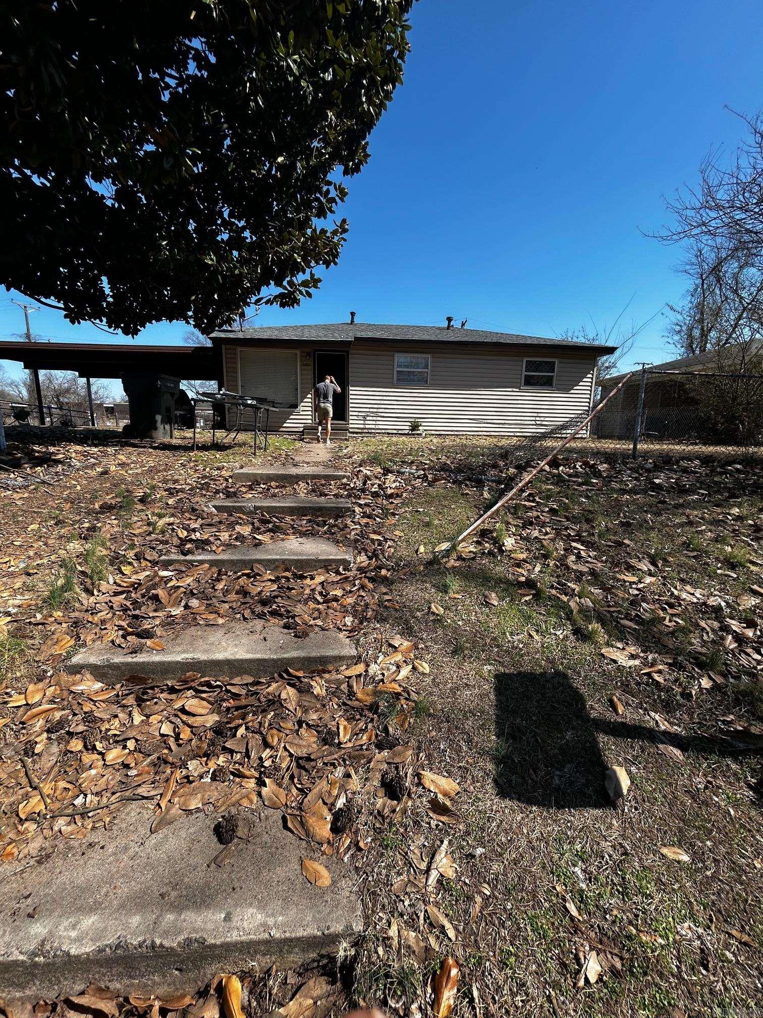 Turnkey Rental Property ā Tenant in Place Until 9/30/2025! This tenant-occupied rental property at 3001 Loma Dr, Little Rock, AR is a turnkey investment opportunity with immediate cash flow. A long-term tenant is already in place with a lease secured through 9/30/2025, paying $950 per month in rent. This low-maintenance property provides steady income with minimal landlord involvement, making it an excellent addition to any rental portfolio. Located in a strong rental market, this home offers consistent returns with potential for future rent increases. Donāt miss this hassle-free investmentācontact us today for more details! No showings without prior agreed sales price/ contract in place. Please do not disturb current tenants.