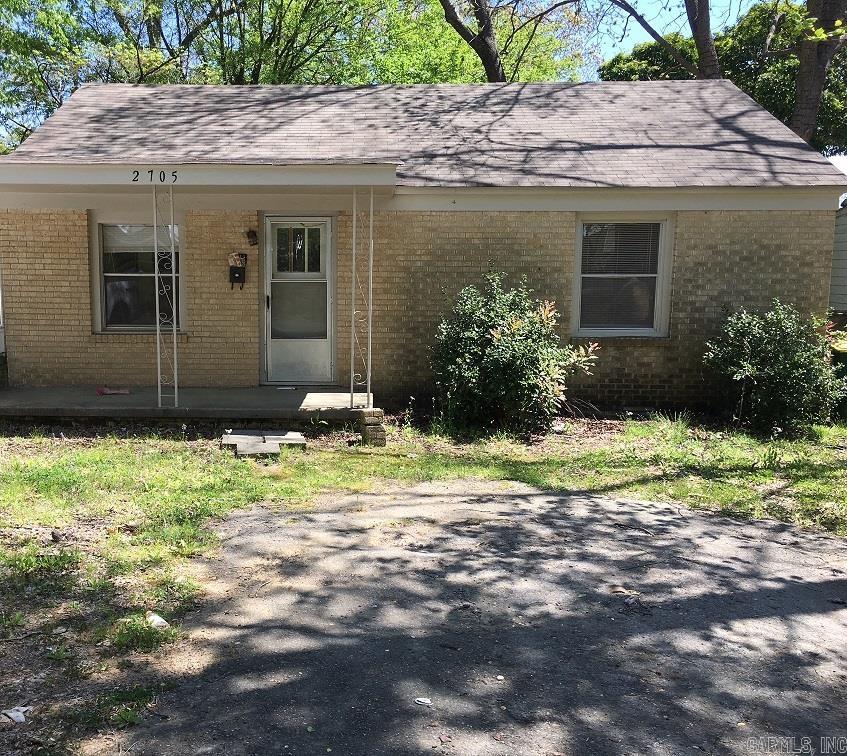 Nice investment property with long-term tenants. Located close to UALR. Owner pays water.