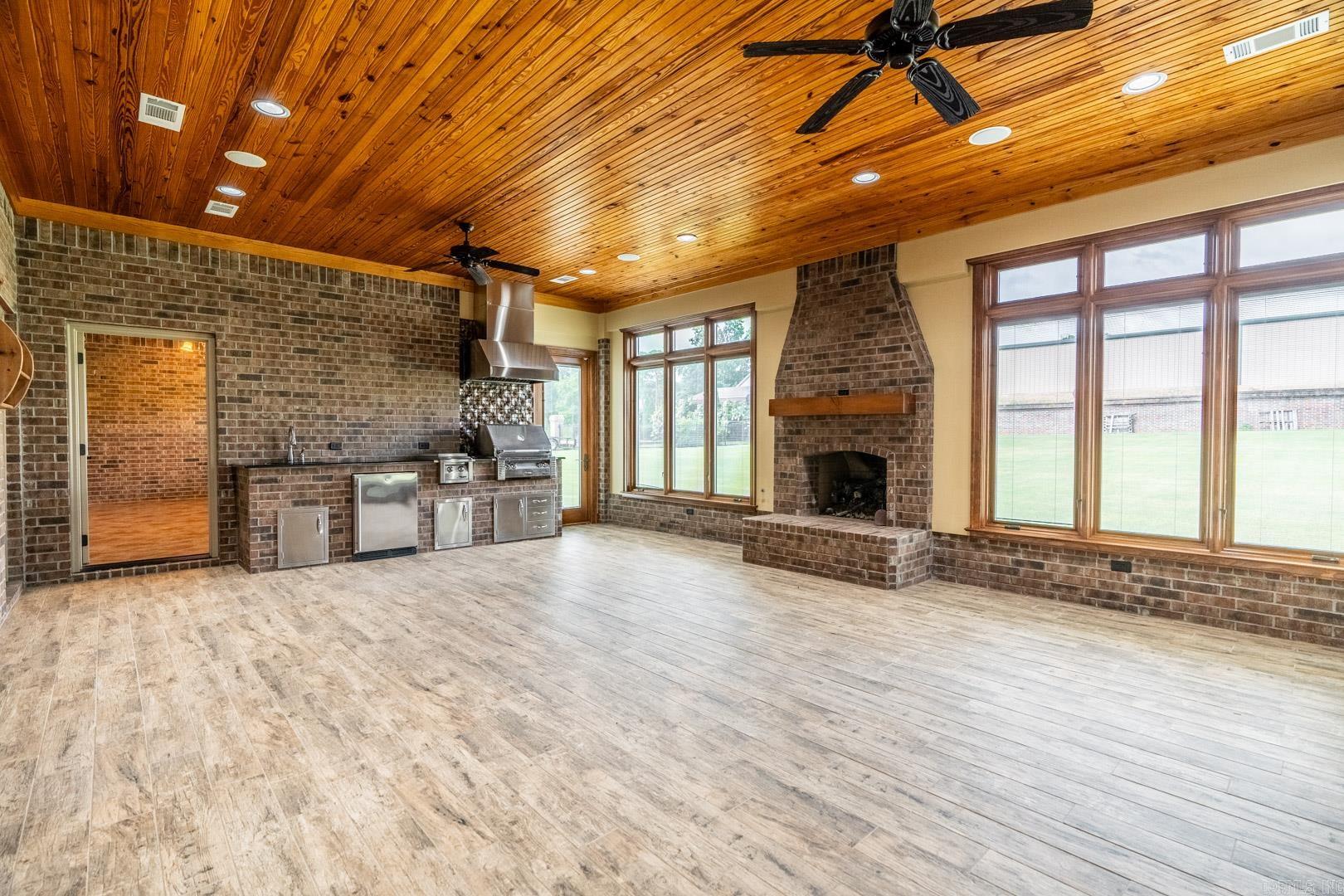 HUNTINGTON COVE - Residential