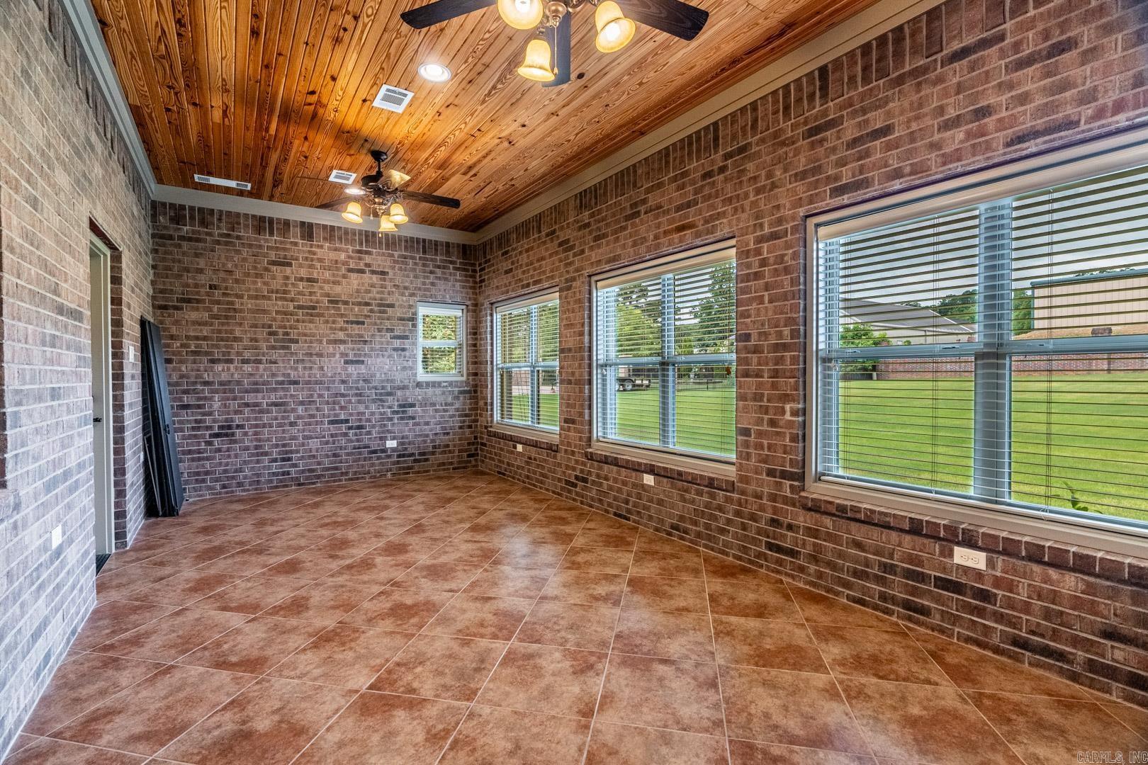 HUNTINGTON COVE - Residential