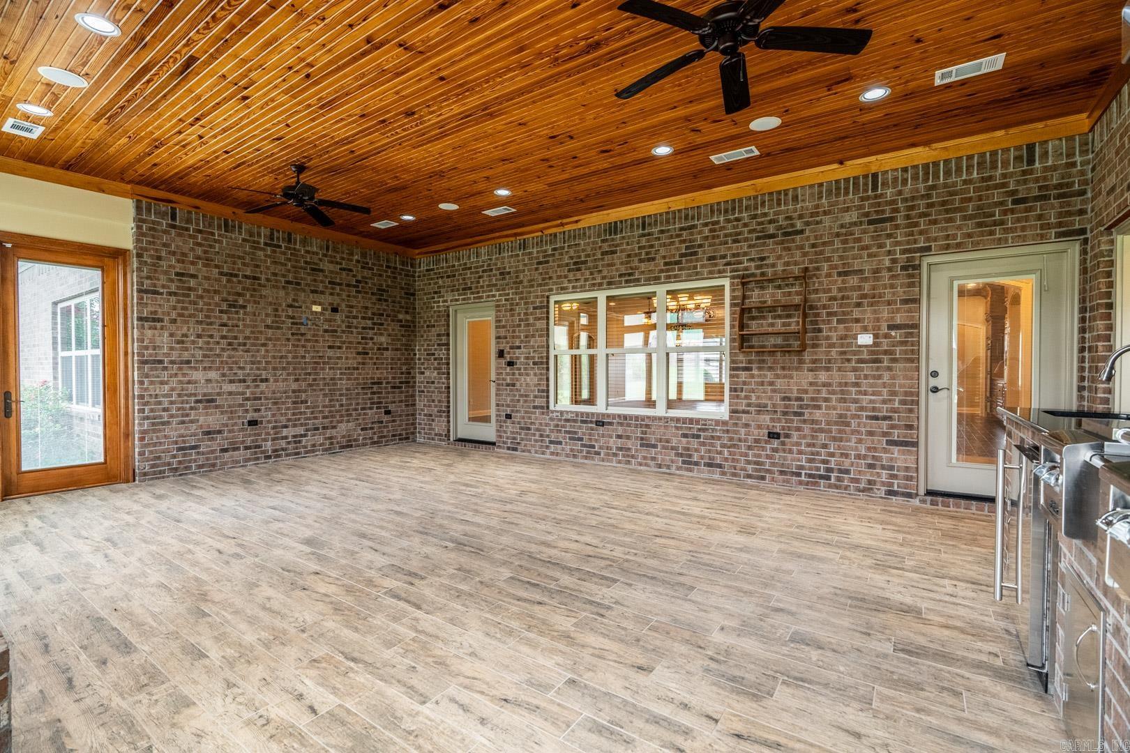 HUNTINGTON COVE - Residential