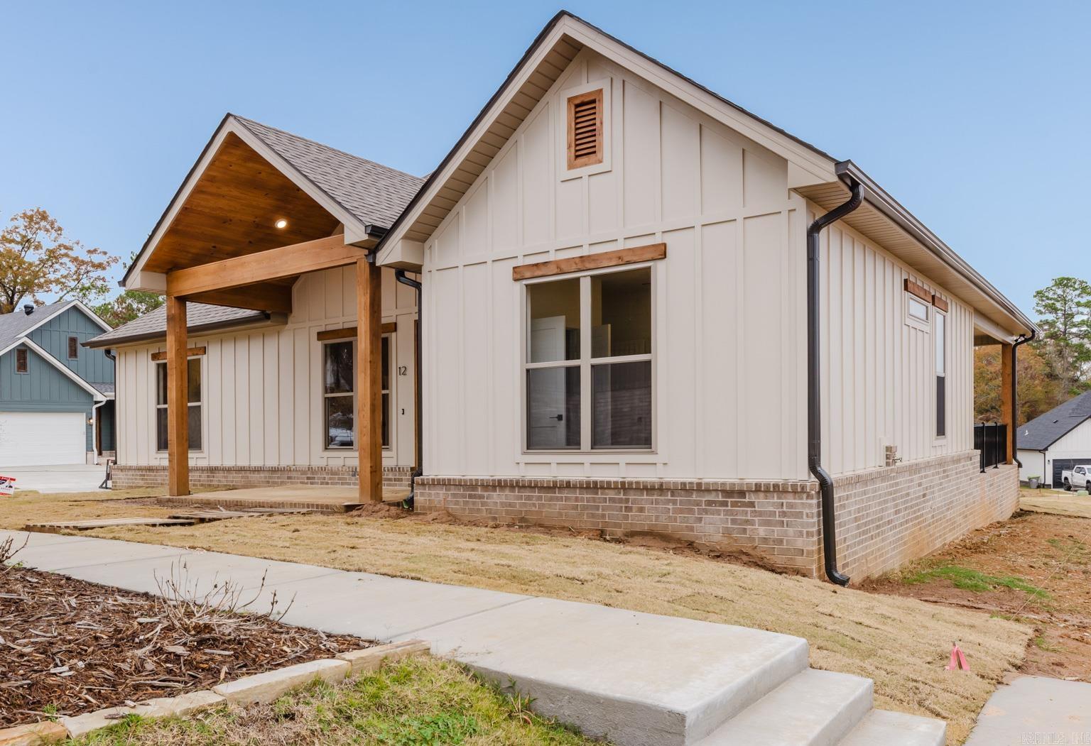 MIDTOWN BRYANT - Residential