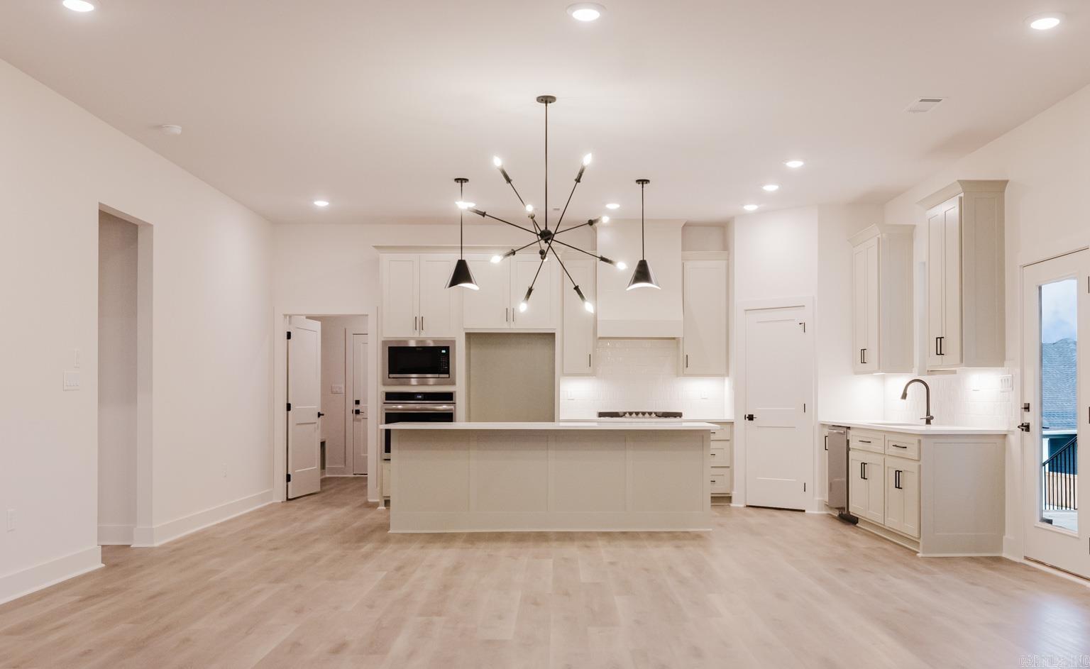 MIDTOWN BRYANT - Residential