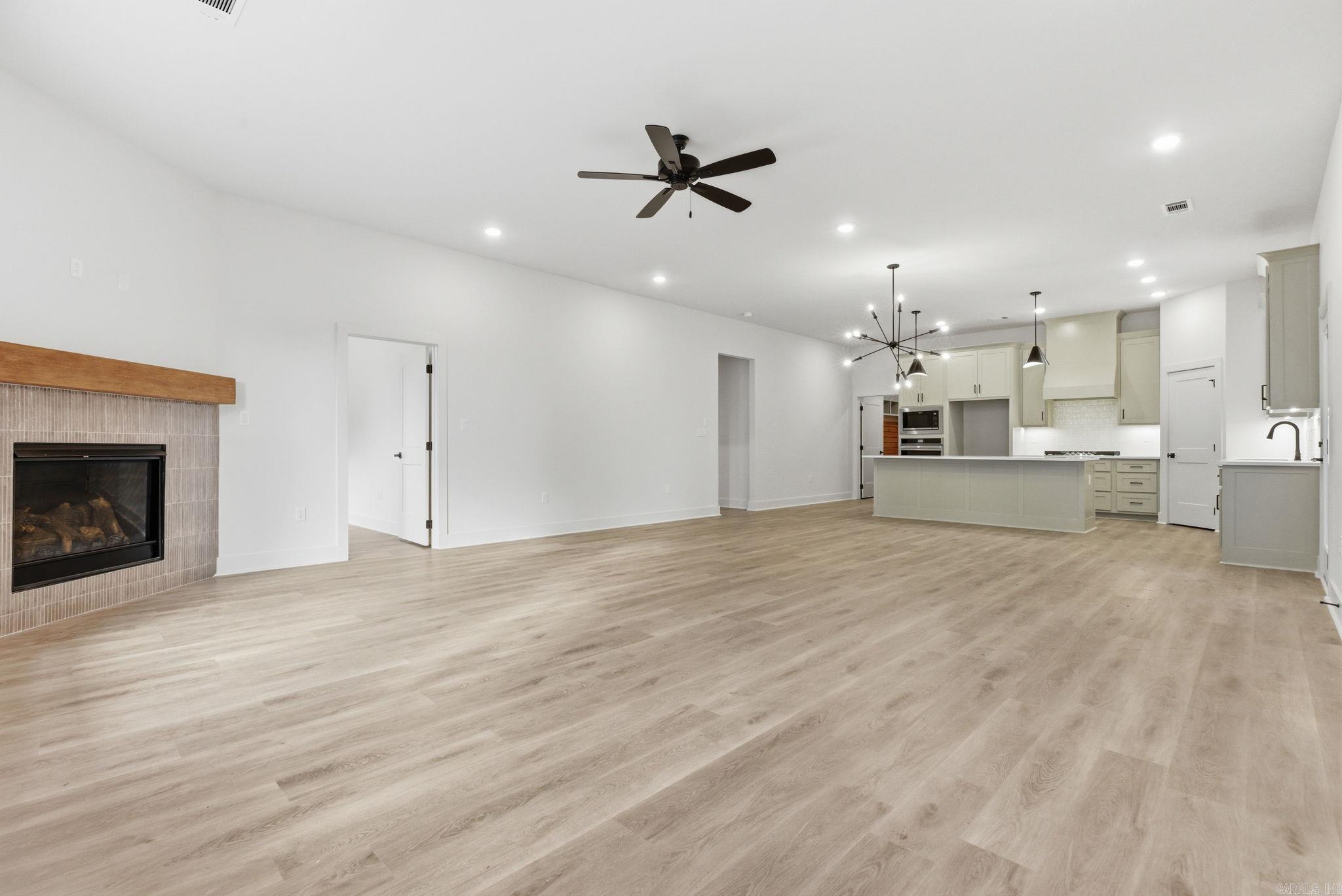 MIDTOWN BRYANT - Residential