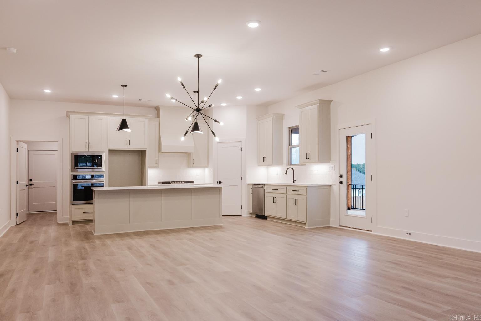 MIDTOWN BRYANT - Residential